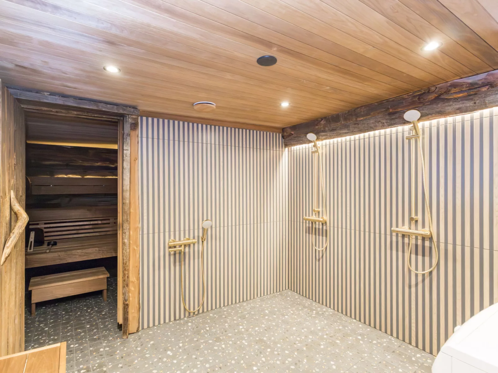 Lumikenttien kutsu - Binnen