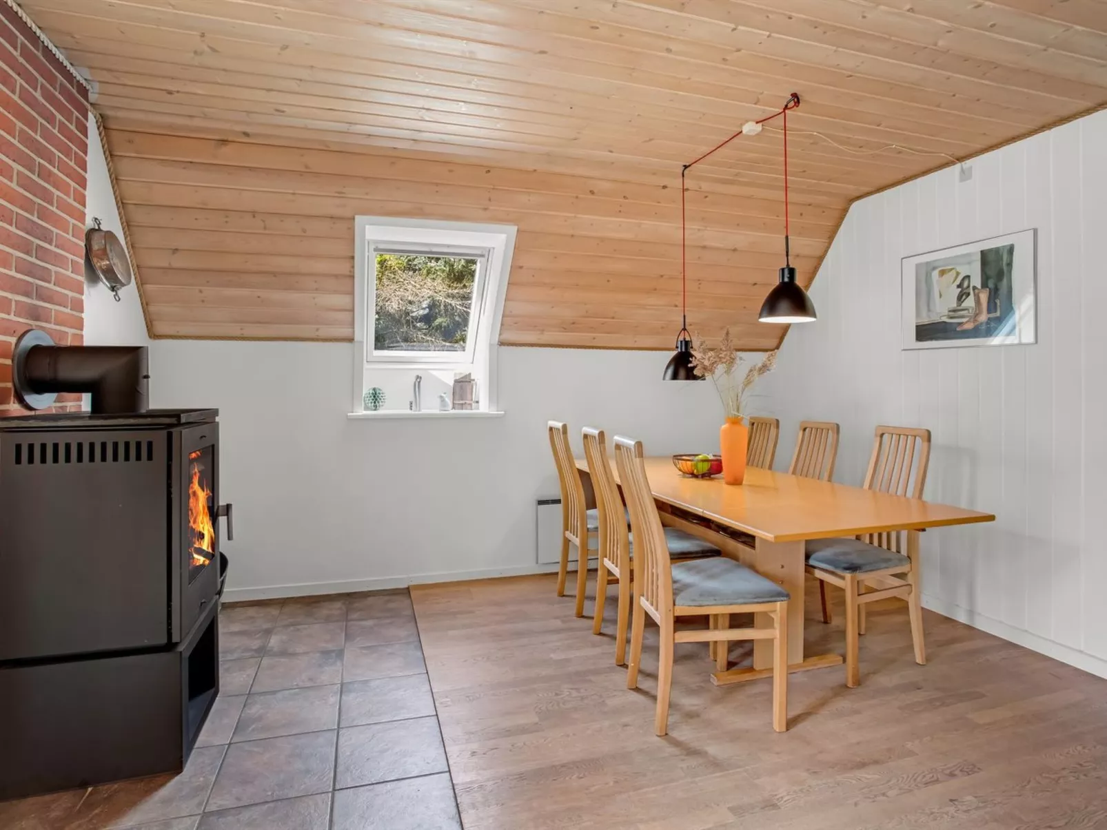 "Hannele" - 10km from the sea - Binnen