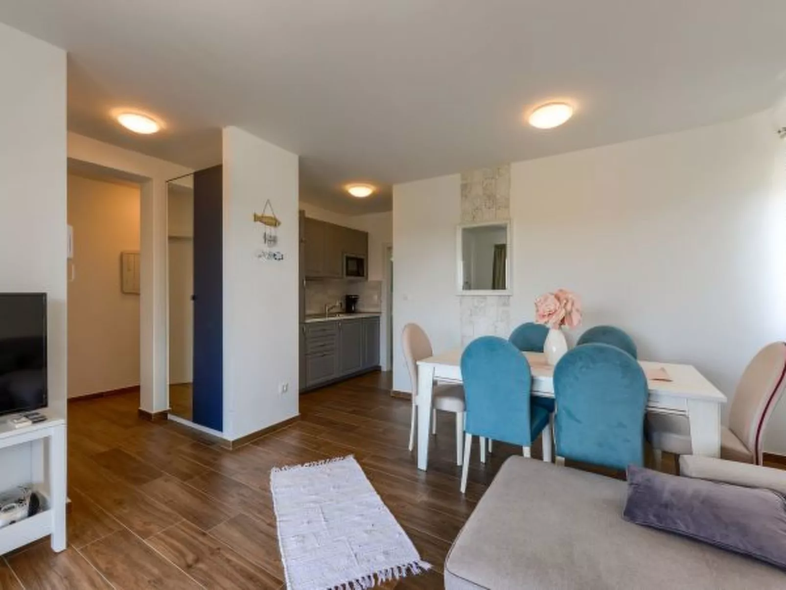 Villa Azzuro with jacuzzi and pool - Image-tags.info