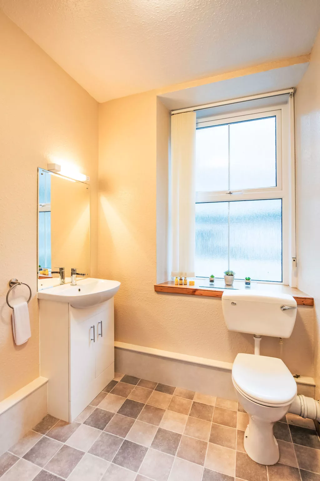 Old Dairy on Aigas Golf Course - Binnen