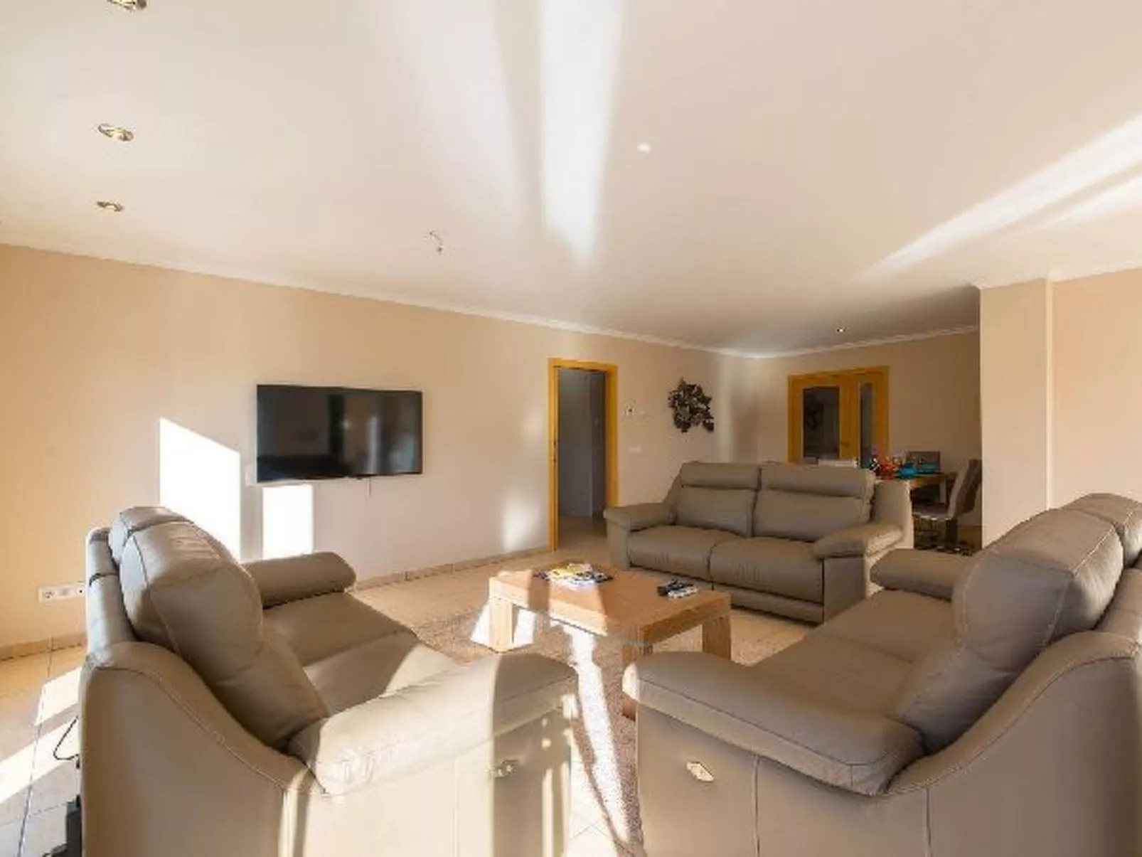 Villa Malibu - PlusHolidays - Image-tags.info