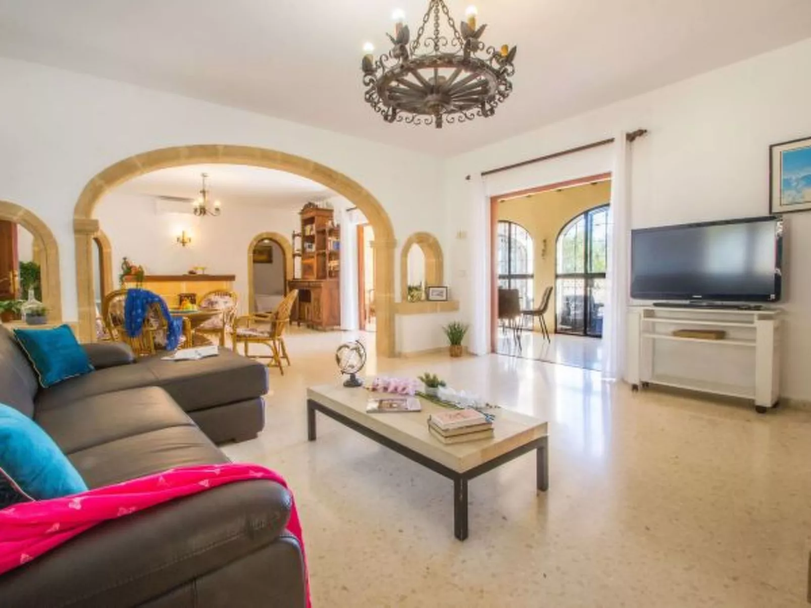 Villa Moskoa - PlusHolidays - Image-tags.info