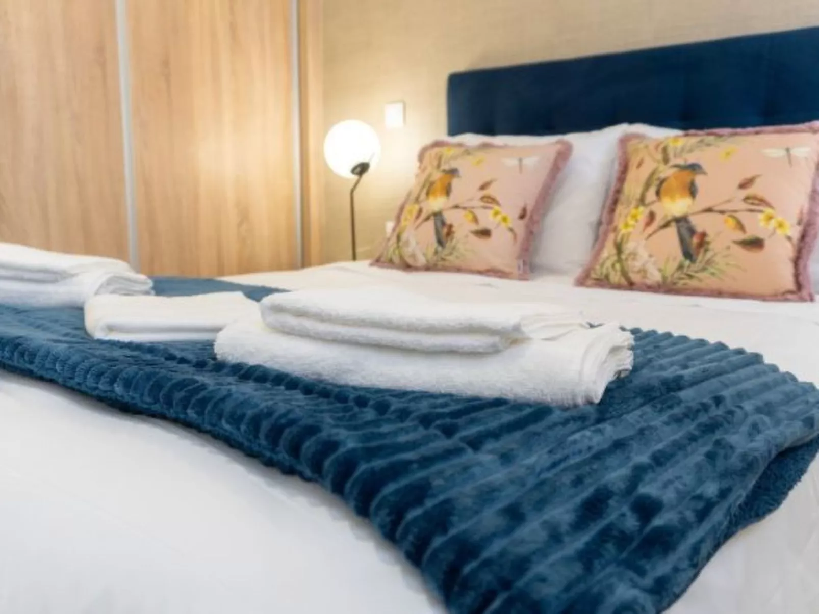 CITY CENTER COMFORT APARTMENT B by VACATIONY - Binnen