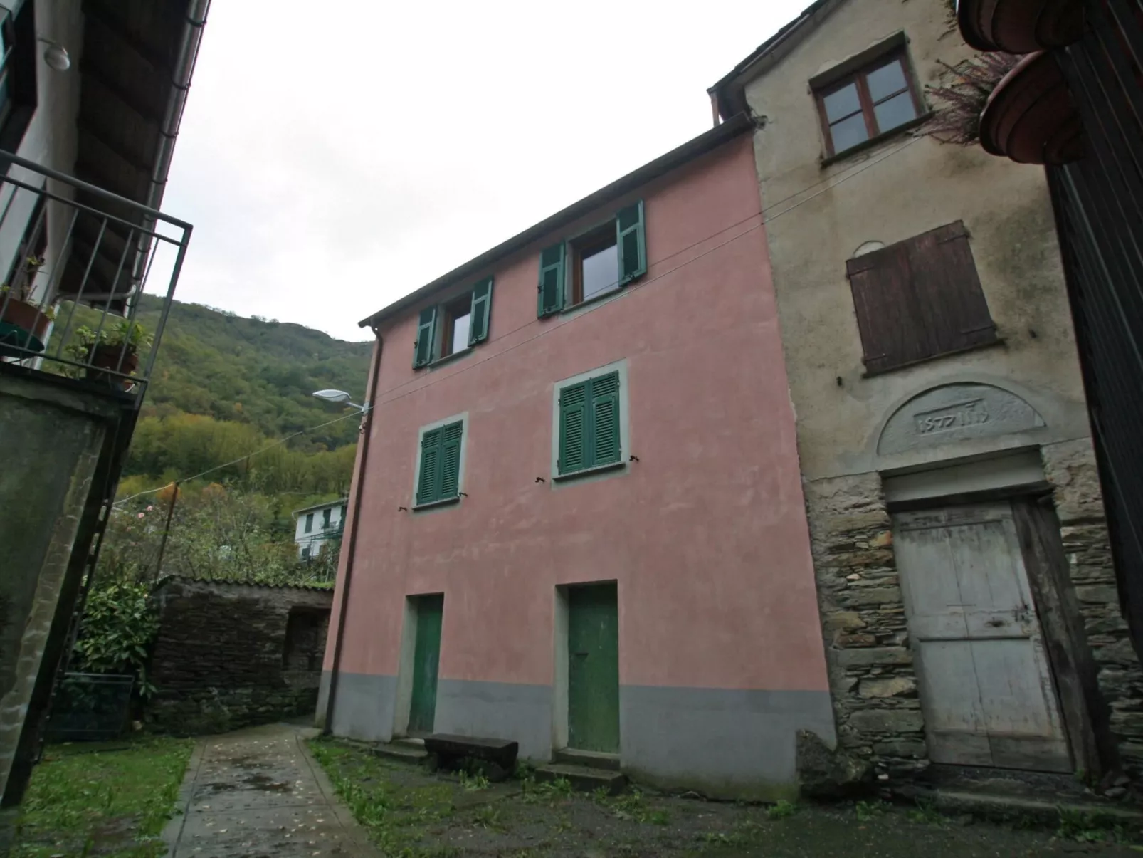 Für 3 Personen ca. 37 m&sup2- in Lumarzo, Norditalien (Ligurien) - Image-tags.info