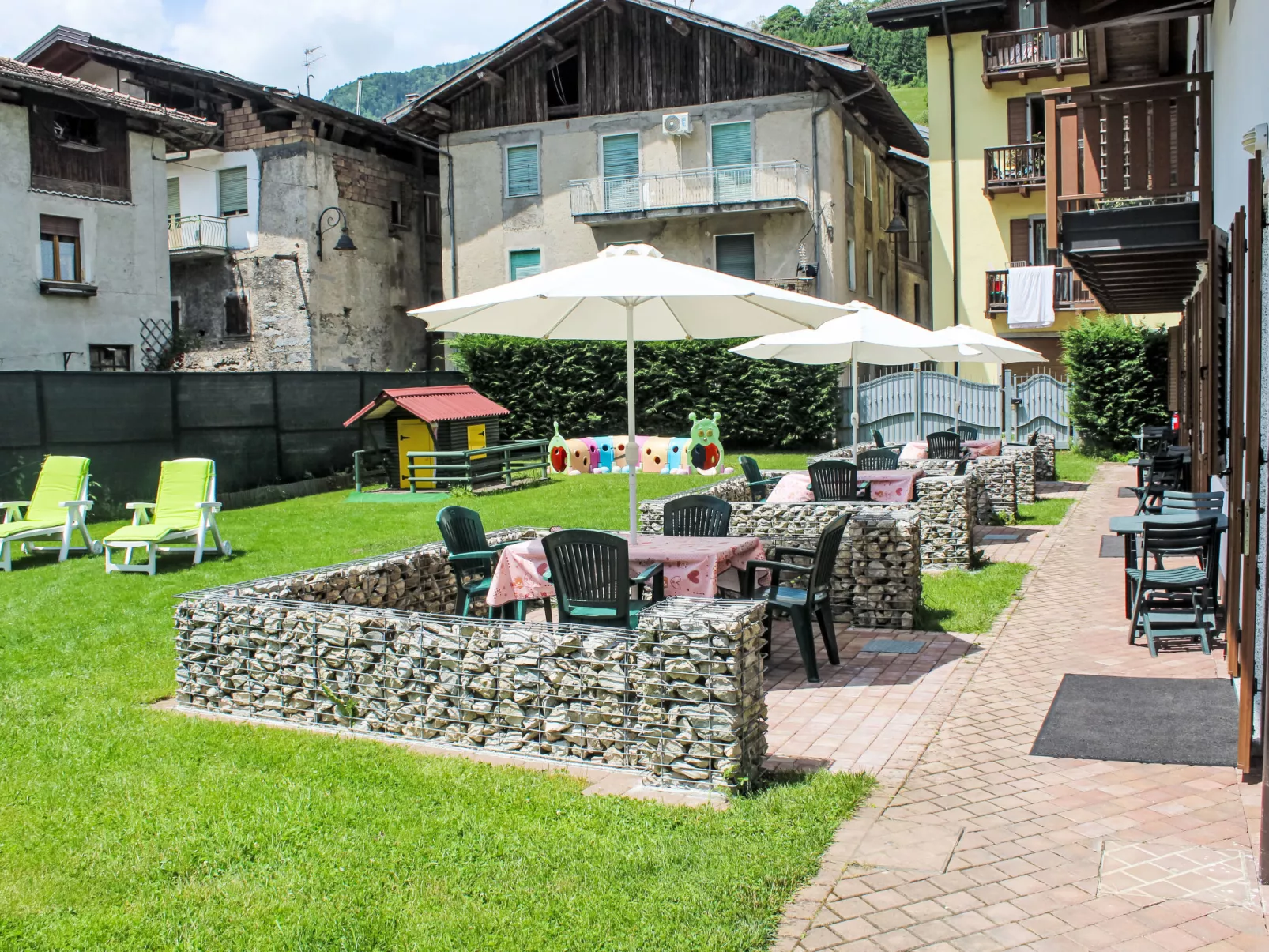 Apartments Lilia n°1 - Buiten