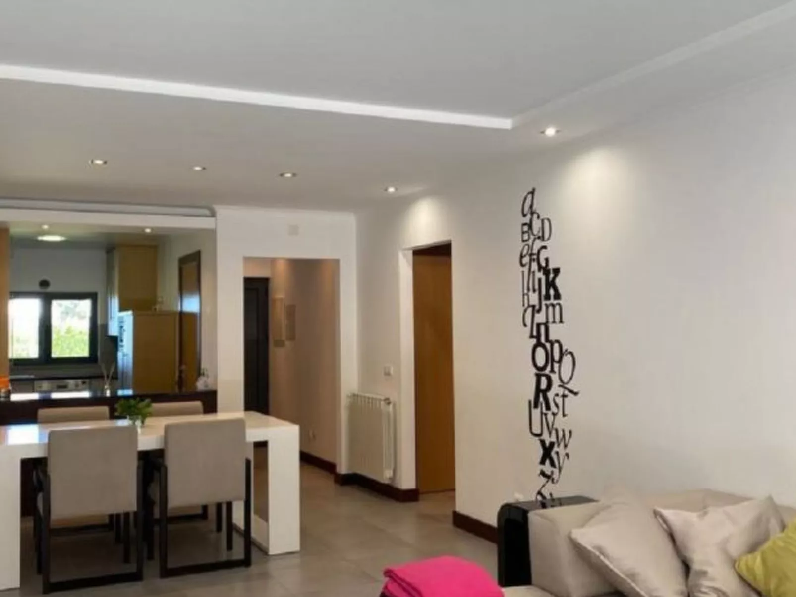 SUNSET HOUSE WITH SEAVIEW & TERRACE by VACATIONY - Binnen