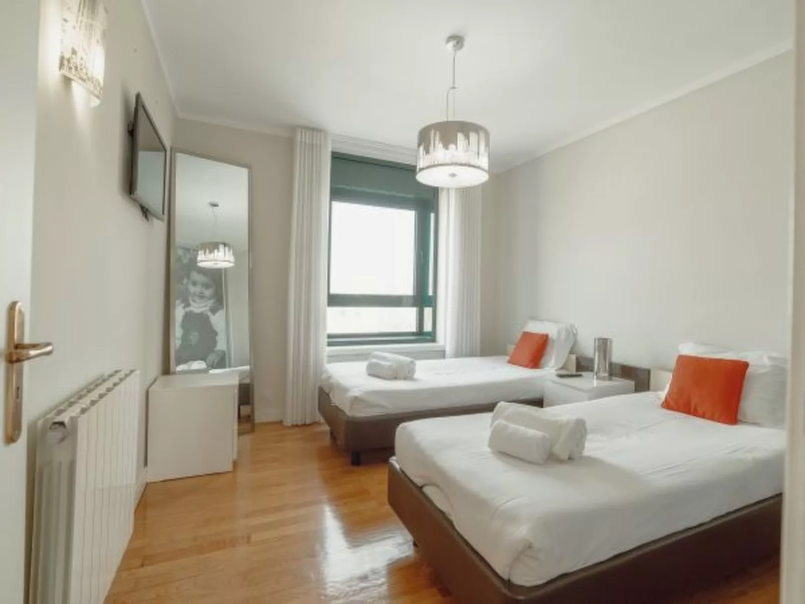 DOWNTOWN GRAND TOWER VIEW by VACATIONY - Binnen