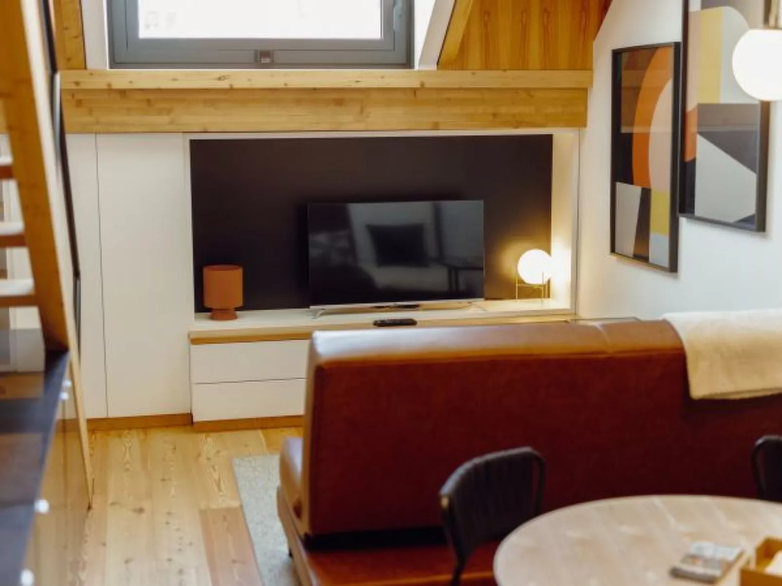 ELEGANT DOWNTOWN APARTMENT by VACATIONY - Binnen