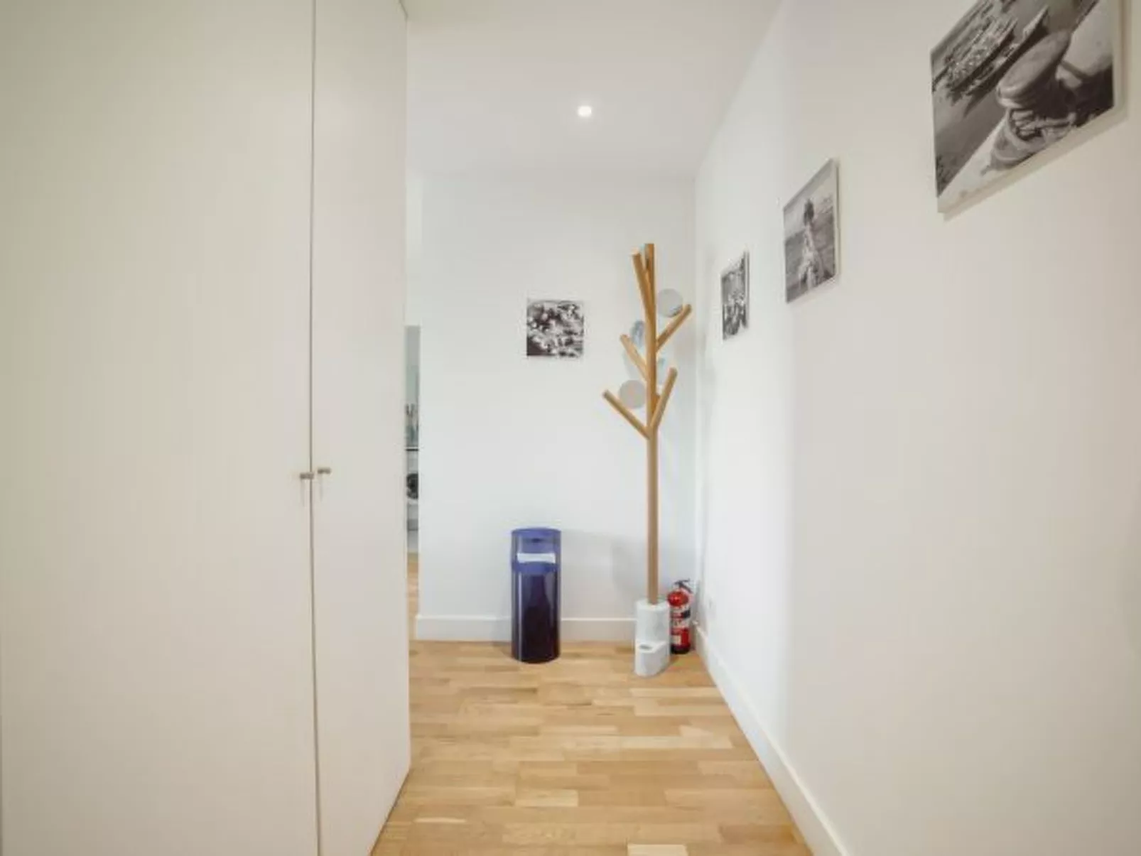 DOWNTOWN STYLISH APARTMENT & GARAGE by VACATIONY - Binnen