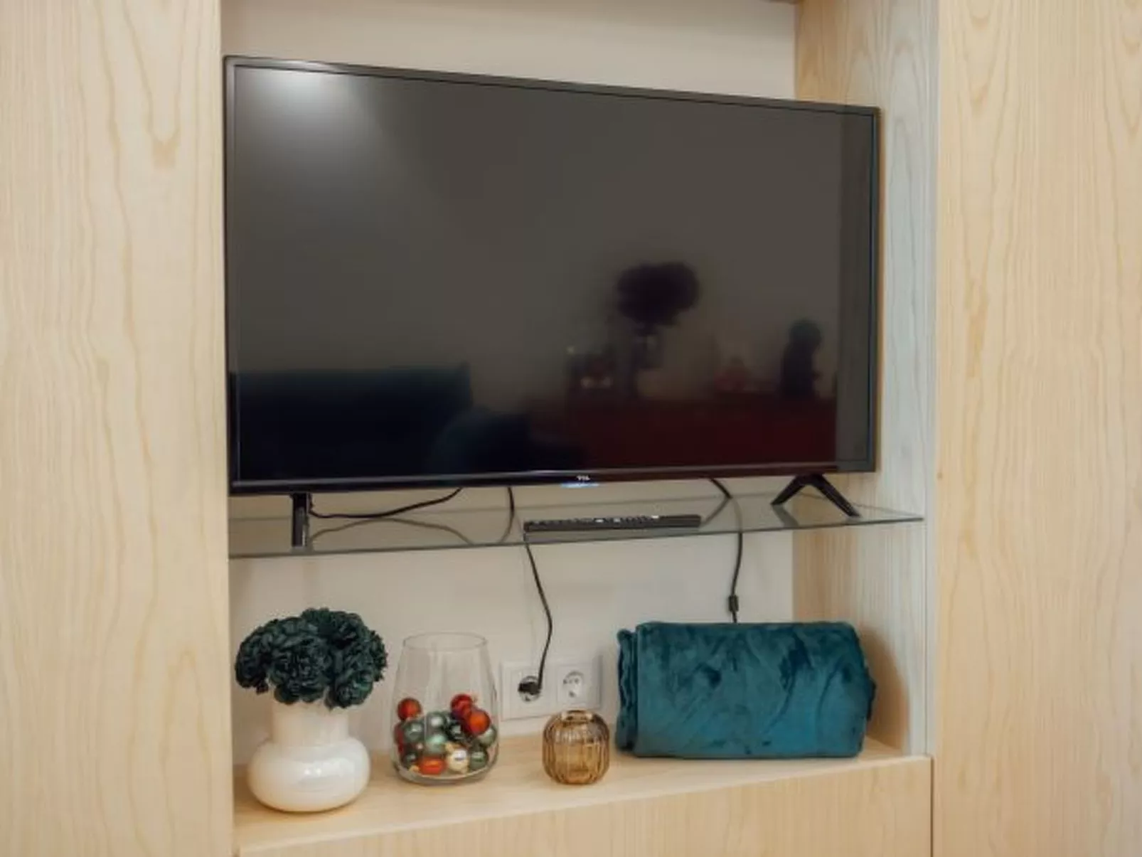 HOME WITH A POOL by VACATIONY - Binnen