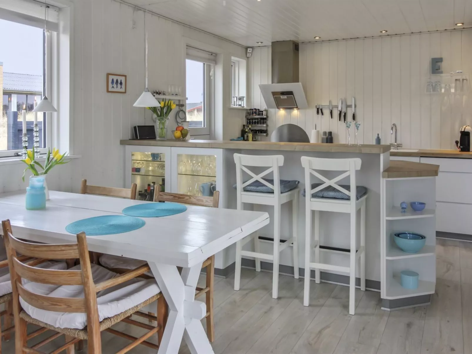 "Ingvild" - 150m from the sea - Binnen