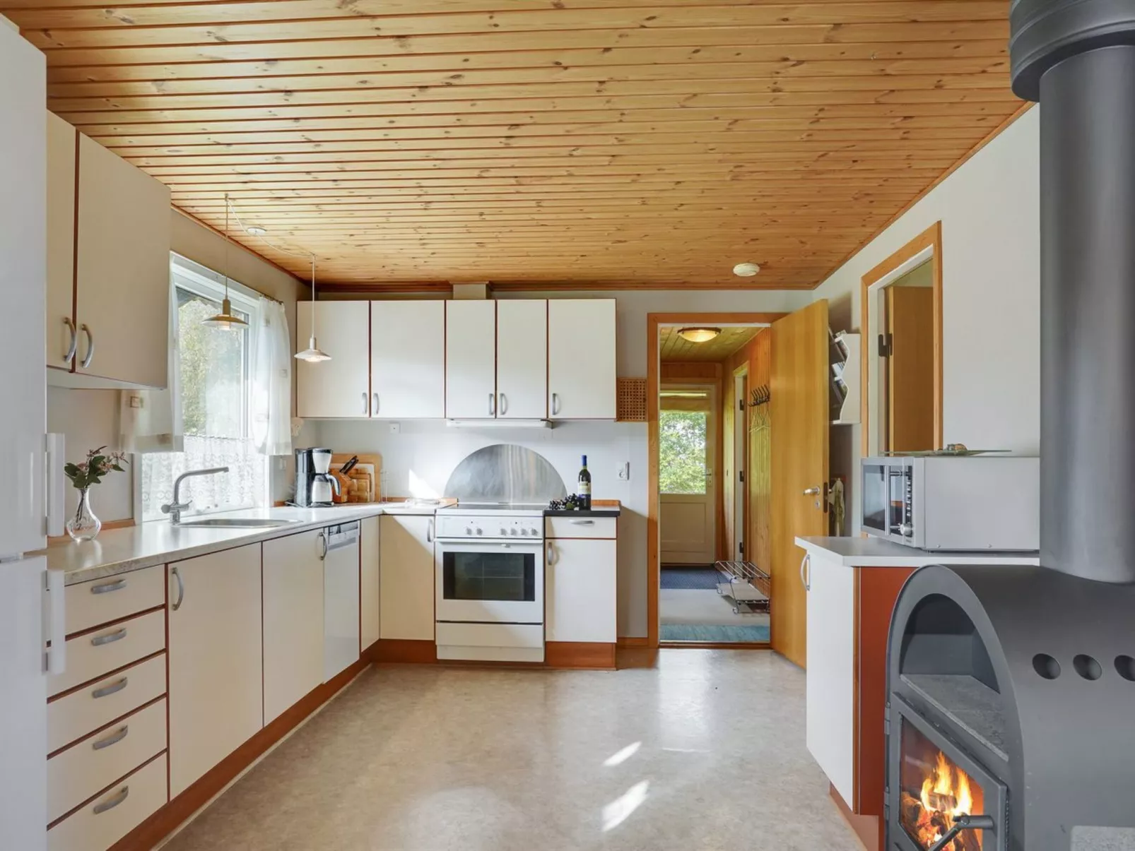 "Aswaldi" - 3.5km from the sea - Binnen