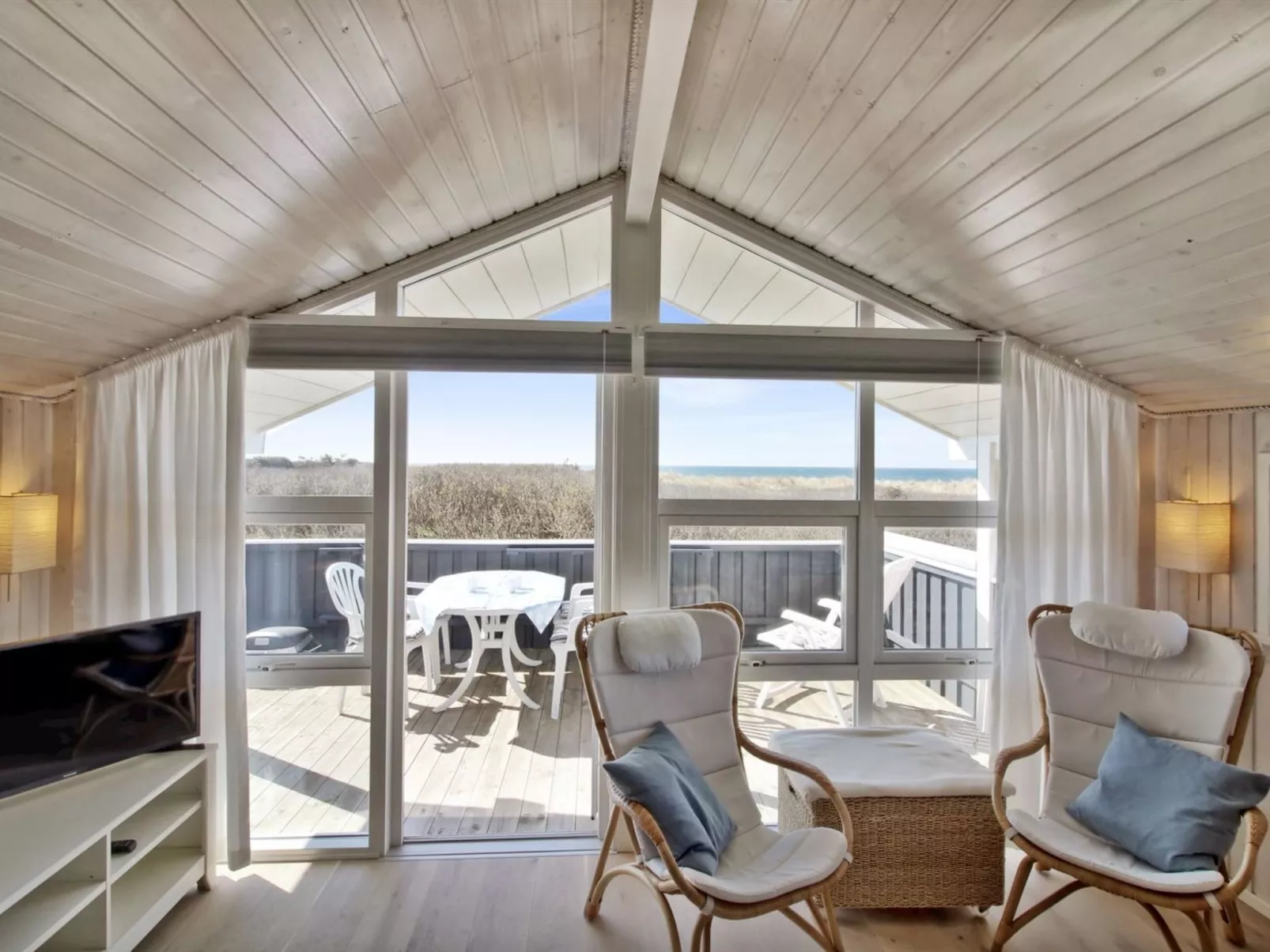 "Minka" - 58m from the sea - Binnen