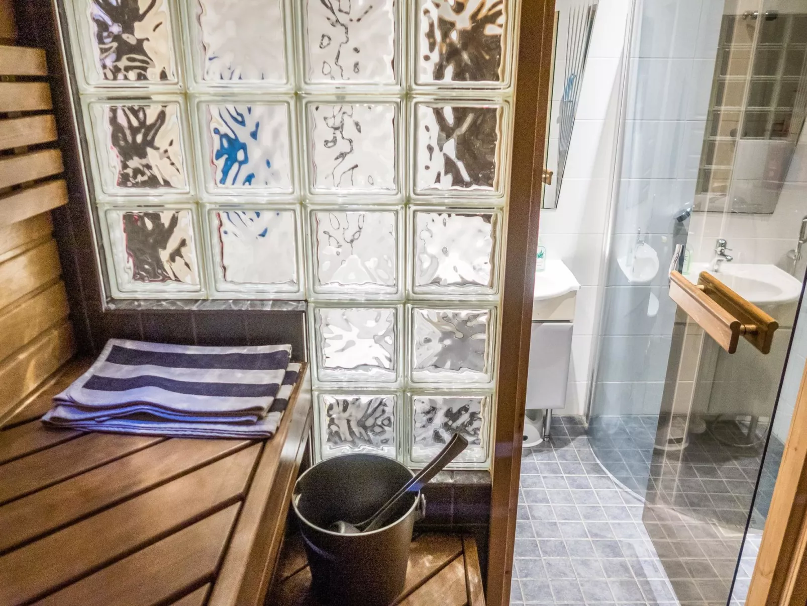 Vuokatin tähti - Binnen