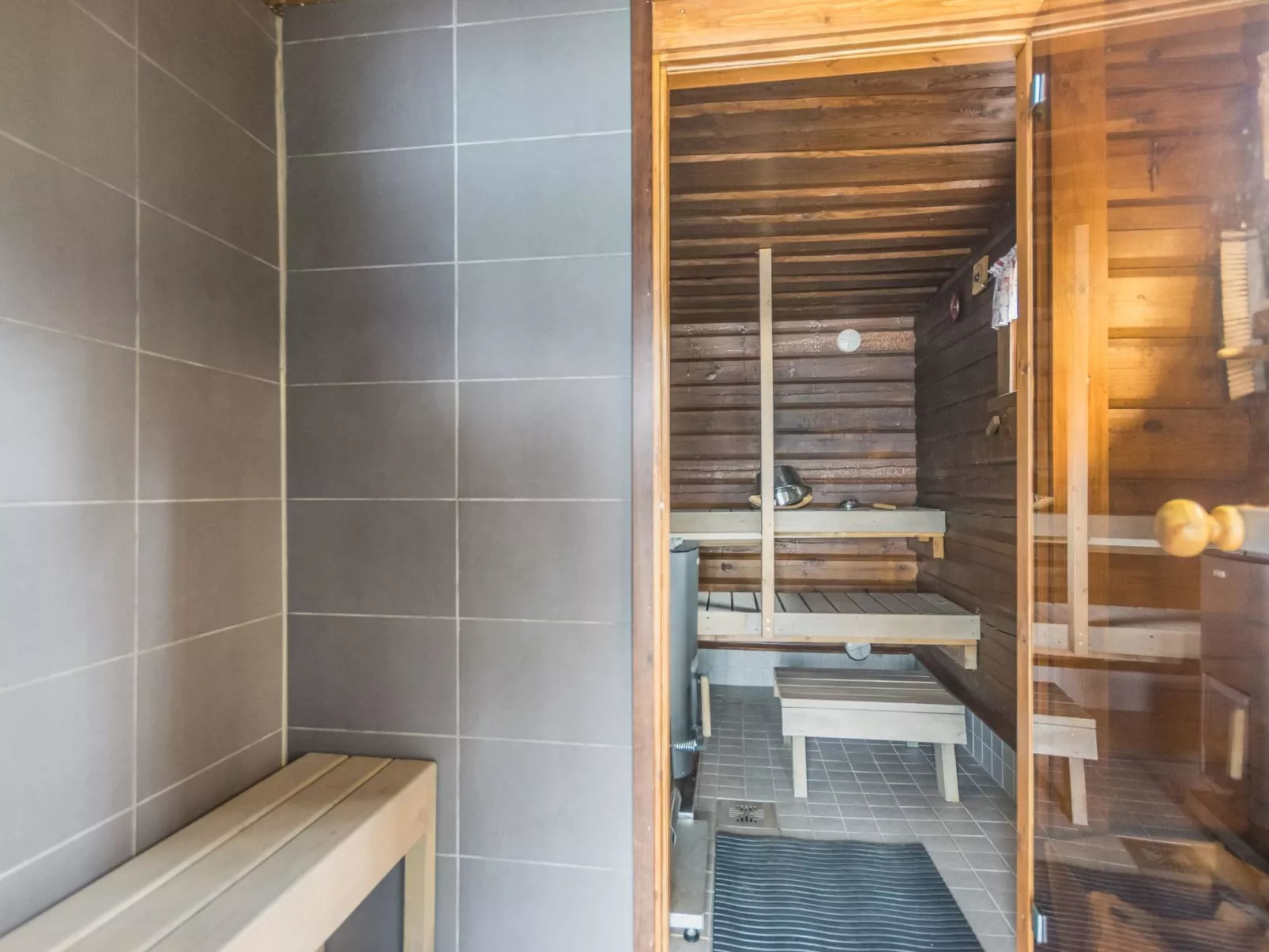 Villa iloinen - Binnen