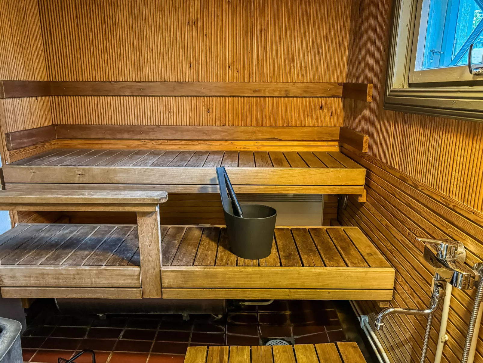 Peltosirkku - Binnen