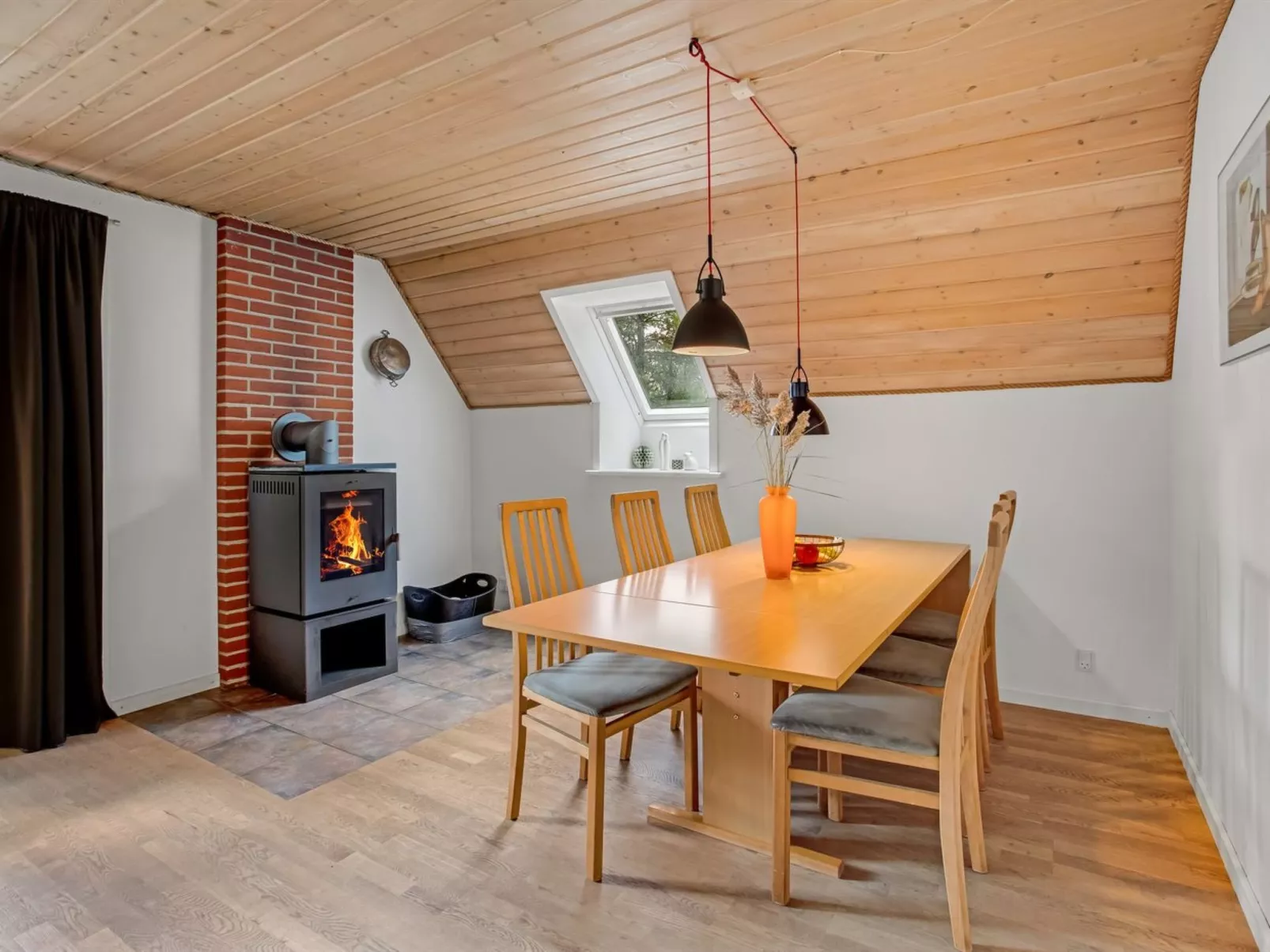 "Hannele" - 10km from the sea - Binnen