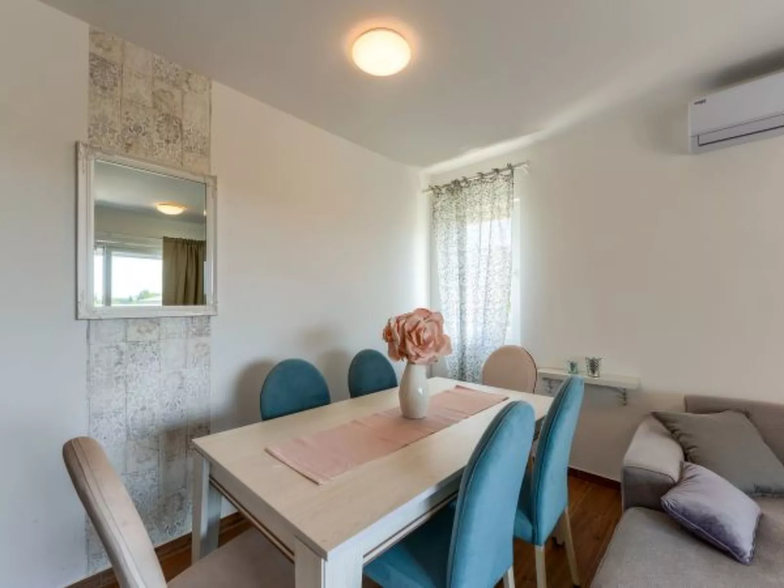 Villa Azzuro with jacuzzi and pool - Image-tags.info