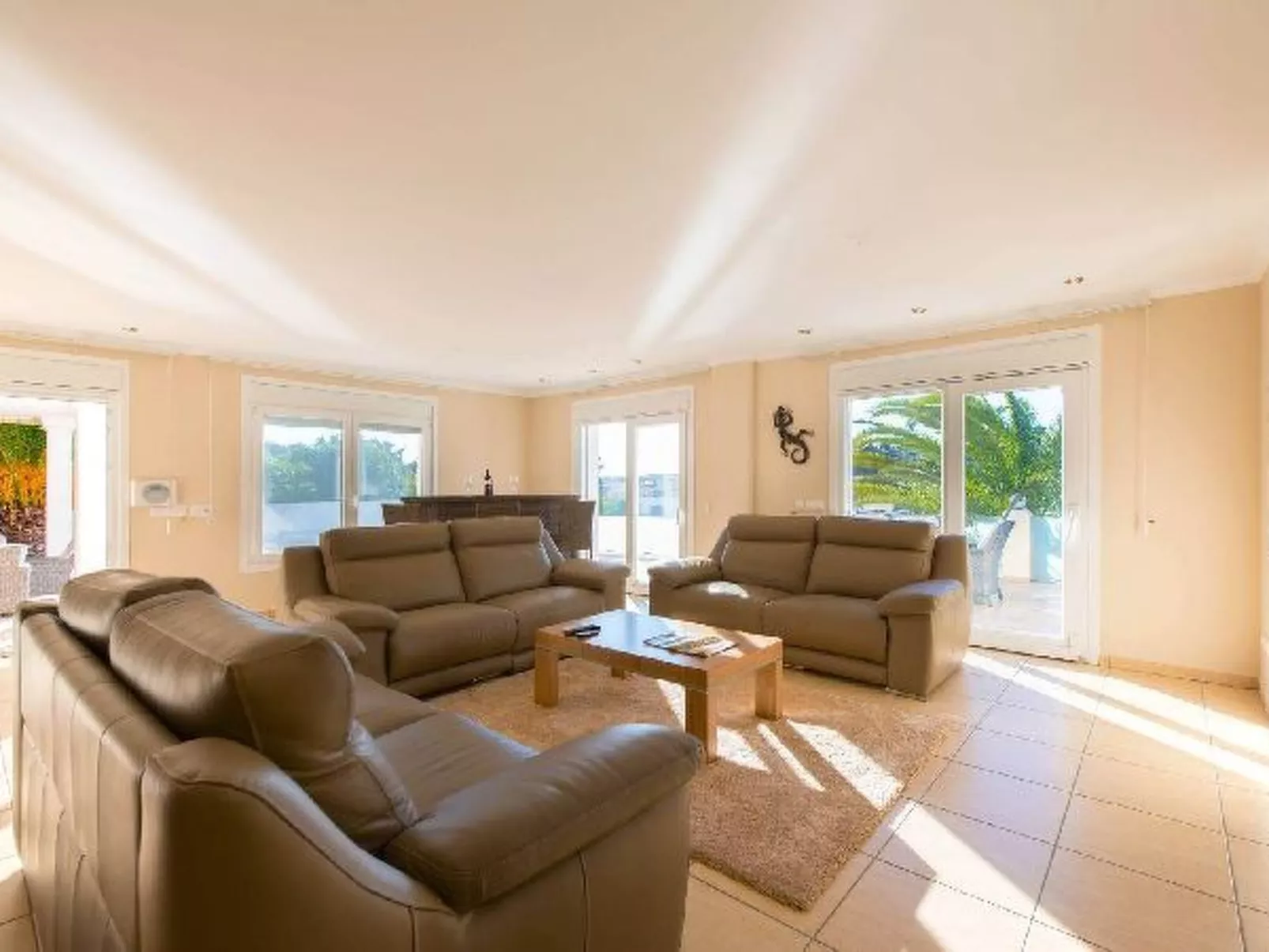 Villa Malibu - PlusHolidays - Image-tags.info