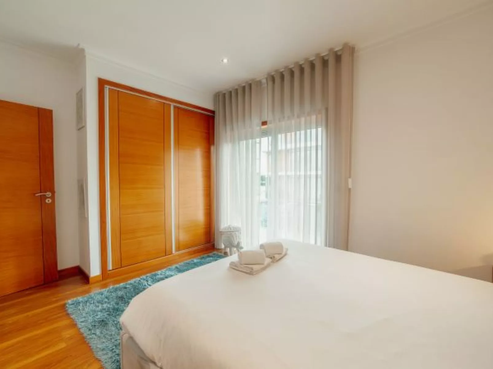 POOL & CINEMA VILLA by VACATIONY - Binnen