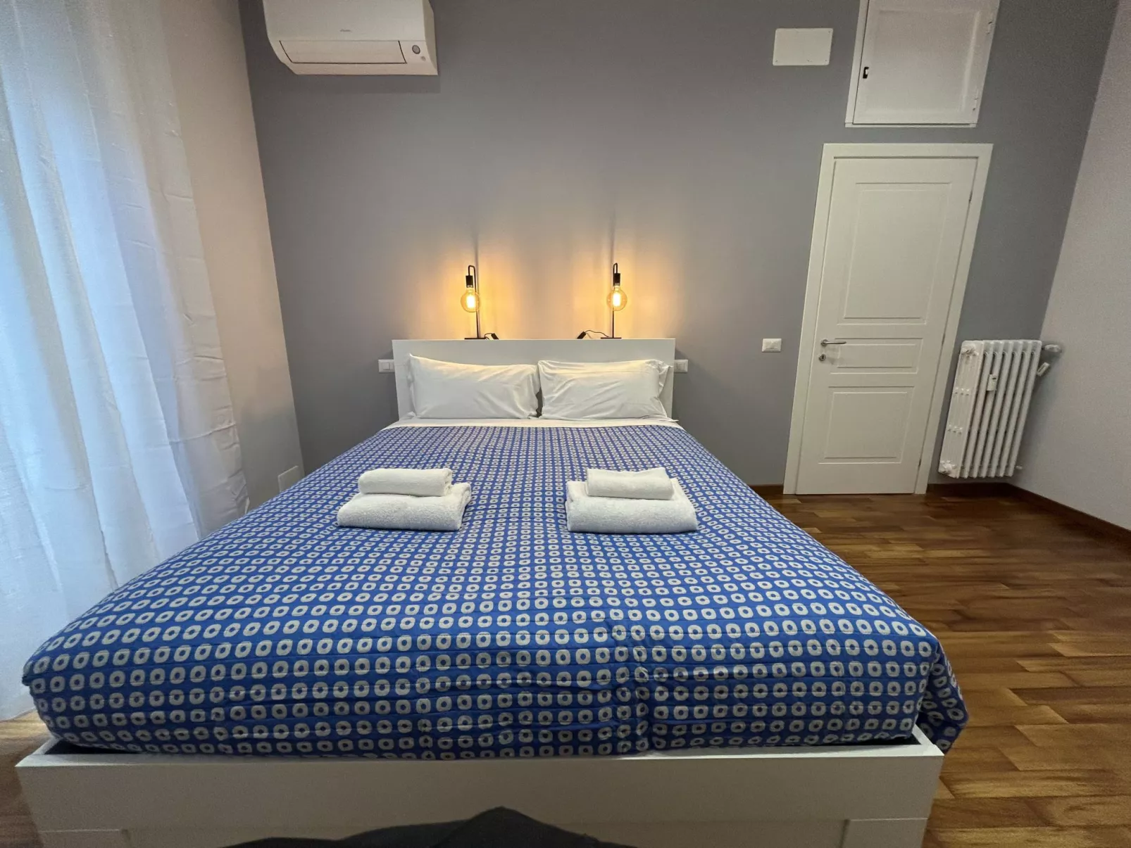 'Vatican Vibes - Binnen