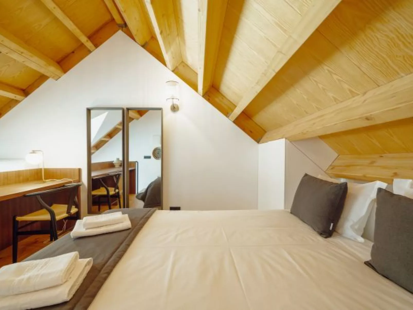 ELEGANT DOWNTOWN APARTMENT by VACATIONY - Binnen