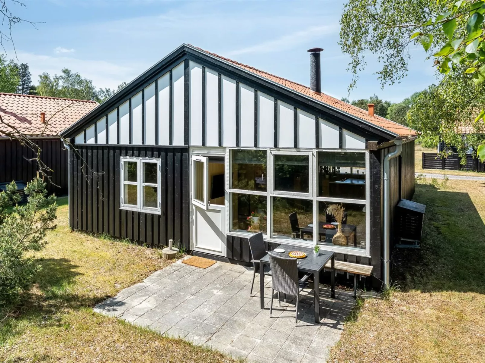 "Elenor" - 300m from the sea - Buiten