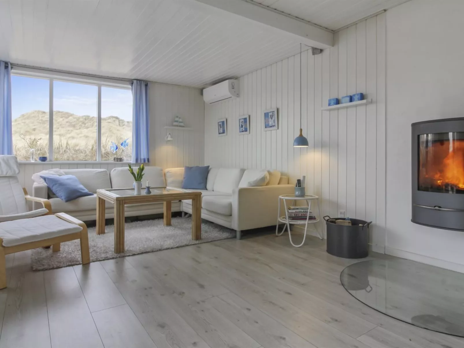 "Ingvild" - 150m from the sea - Binnen