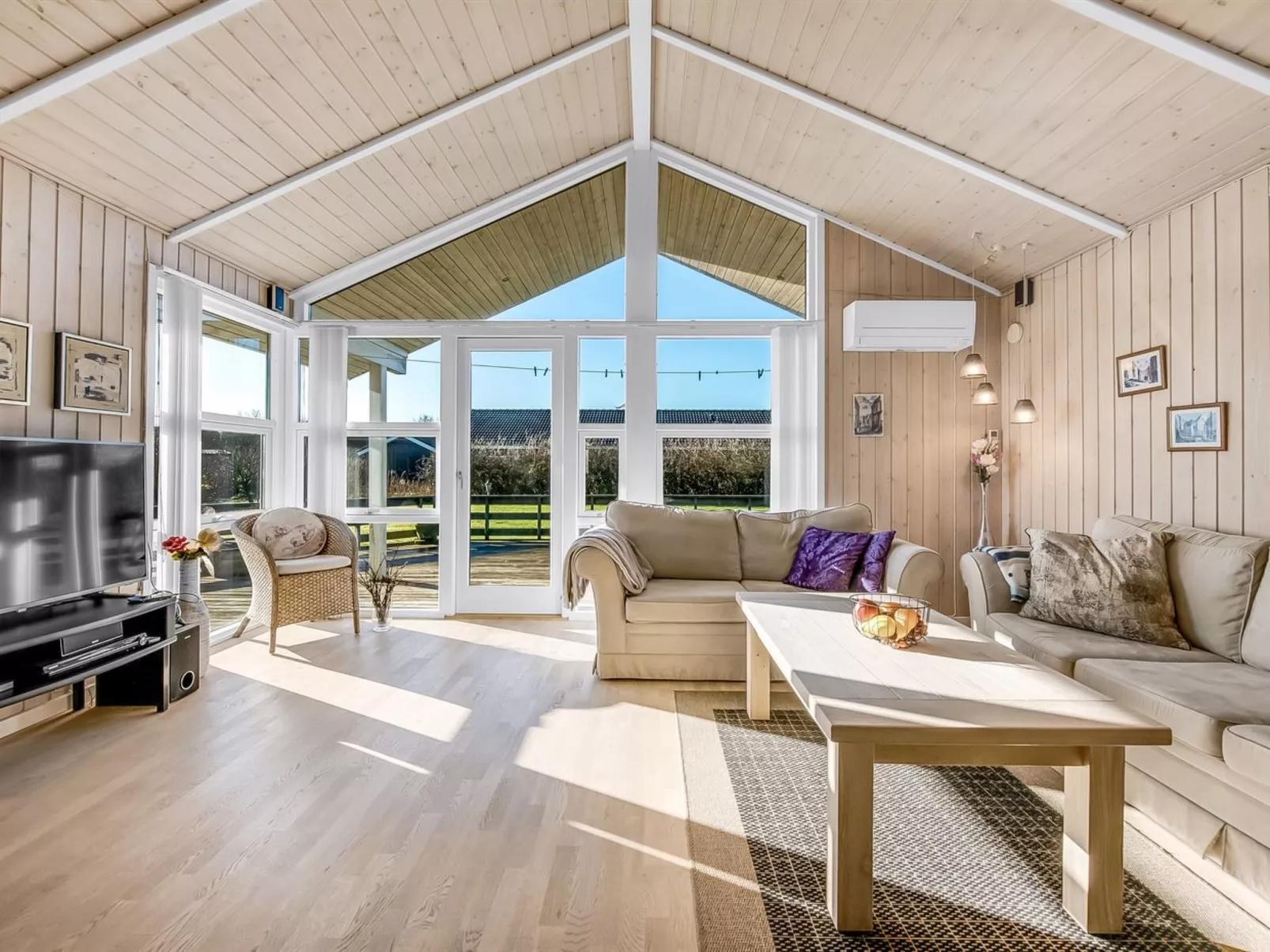 "Asgard" - 800m to the fjord - Binnen