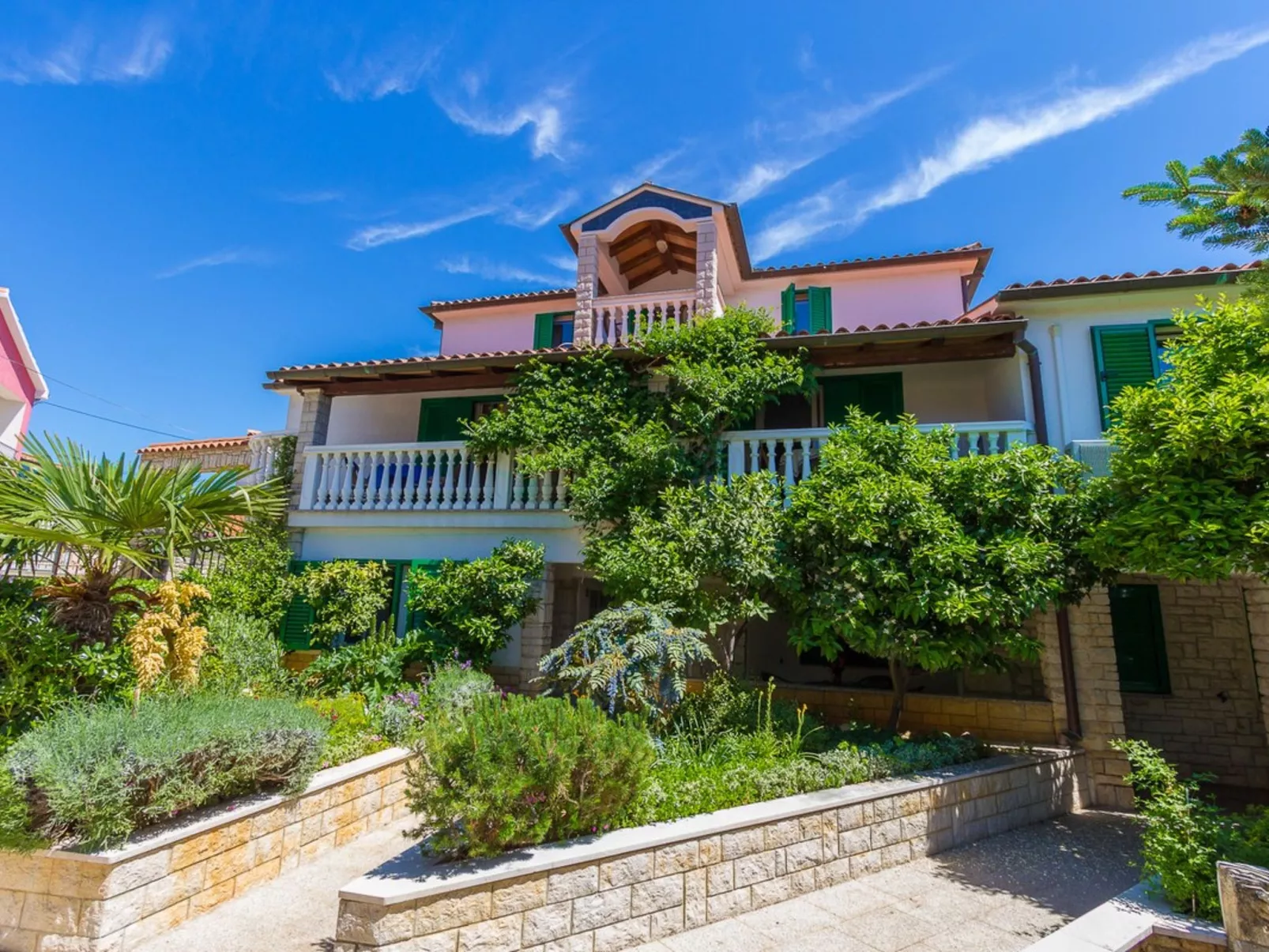 House Vjera - Buiten