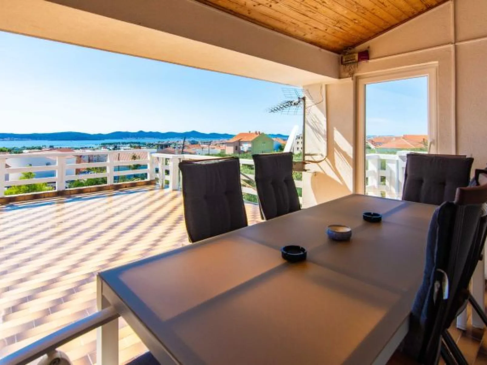 Villa Annamaria with large pool, Zadar - Image-tags.info