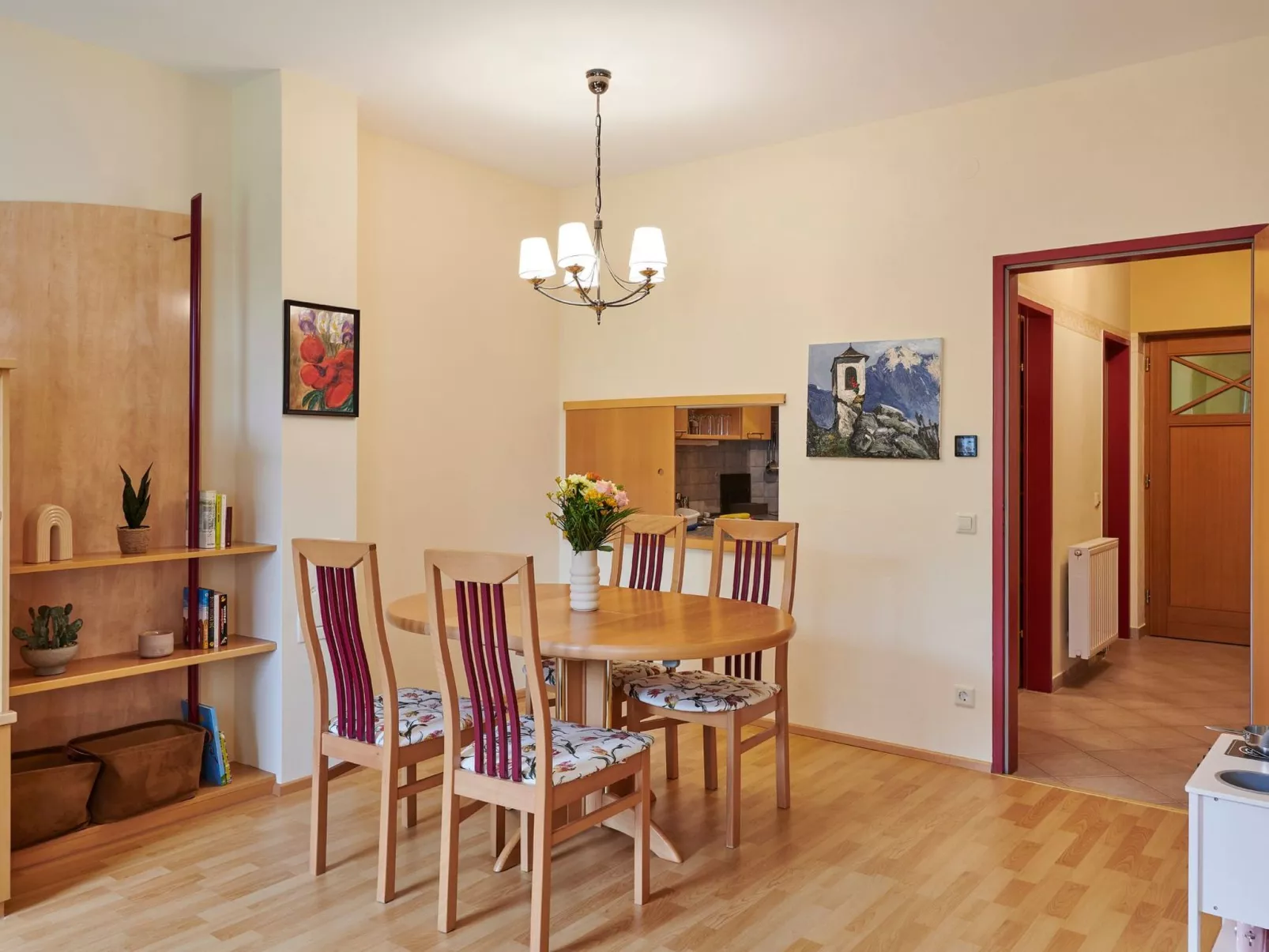 DAS BURGENNEST - Binnen