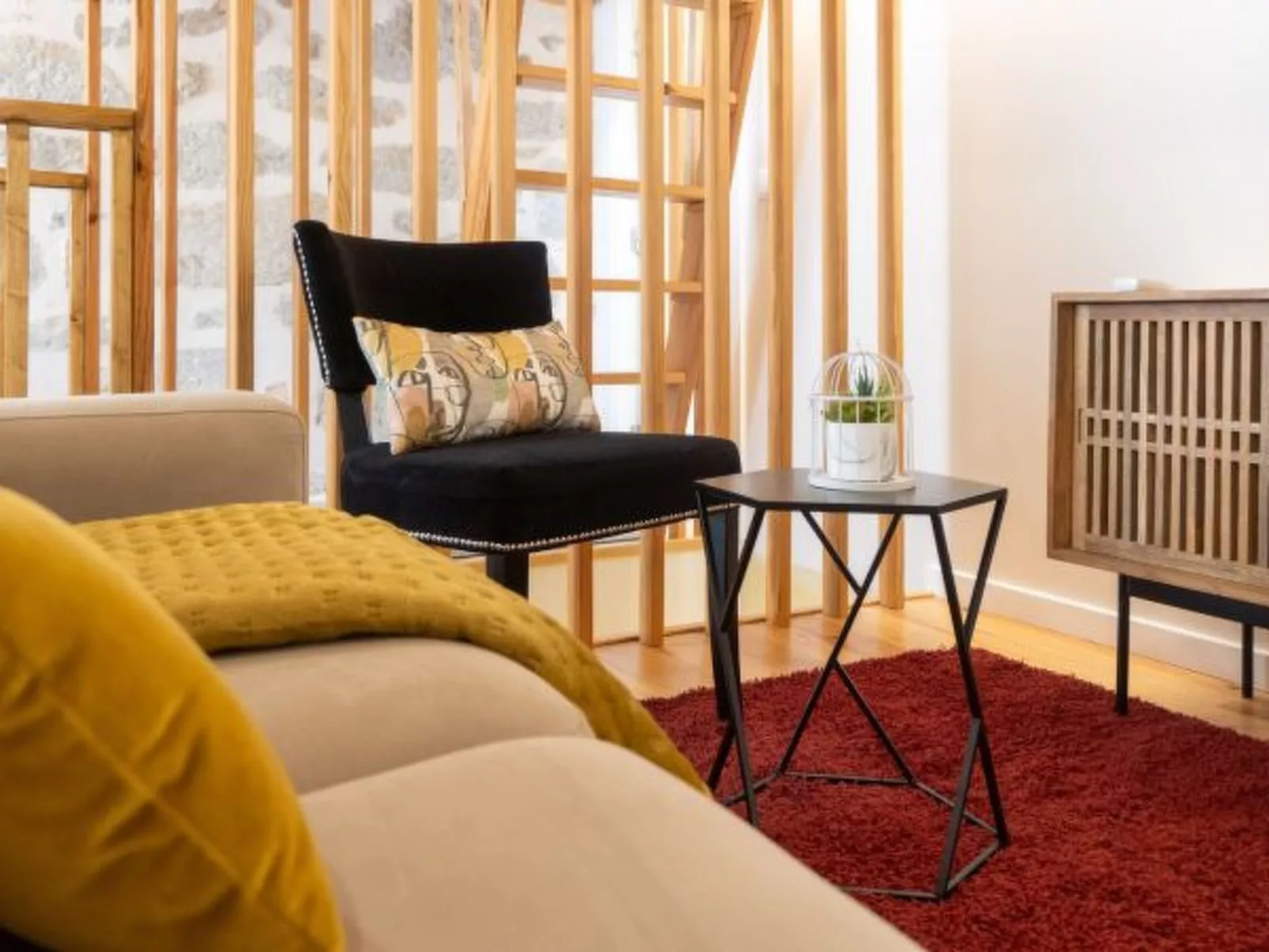 CITY CENTER COMFORT APARTMENT B by VACATIONY - Binnen