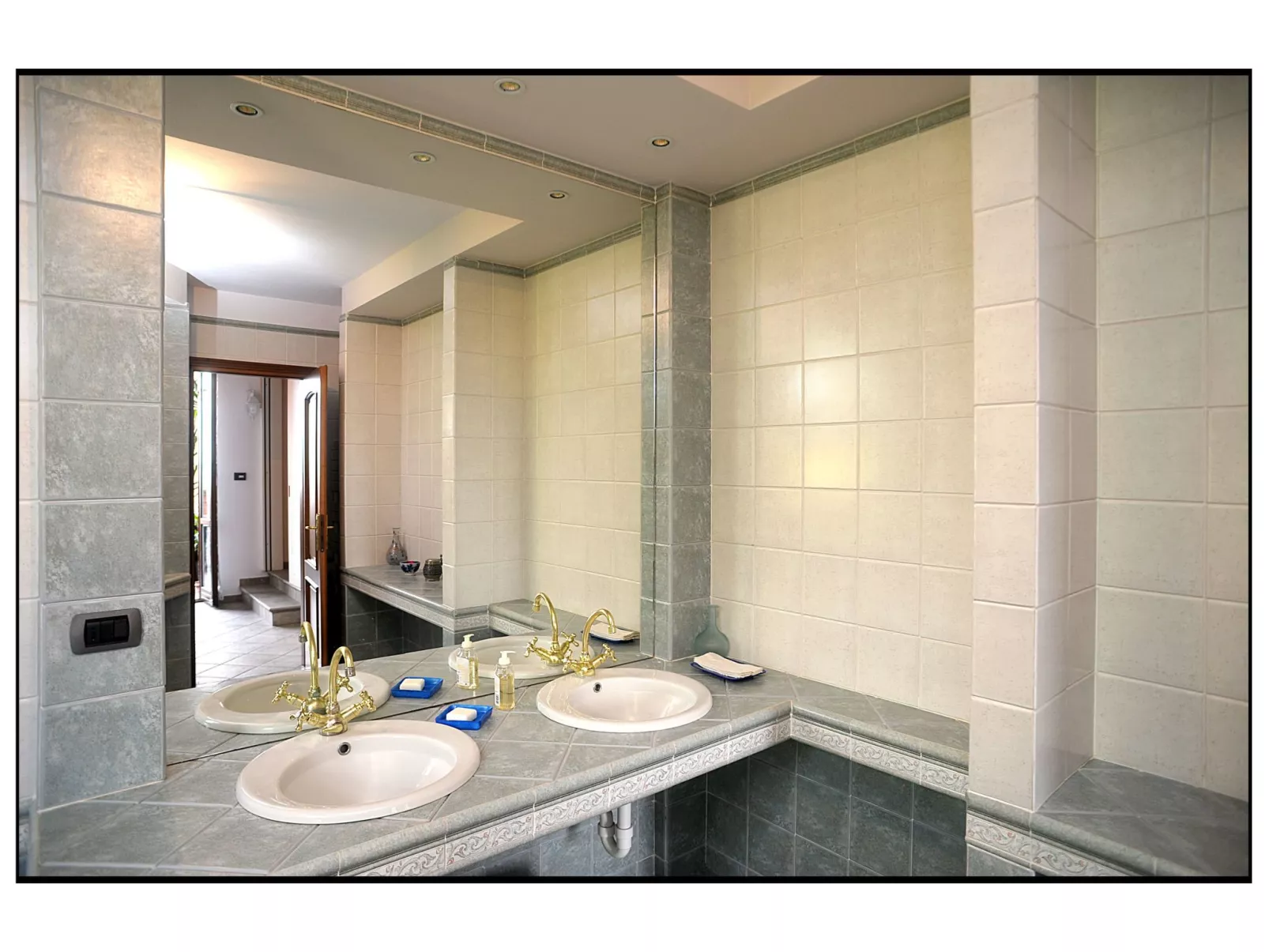 In Azzano D'asti mit Kleiner Terrasse - Image-tags.info