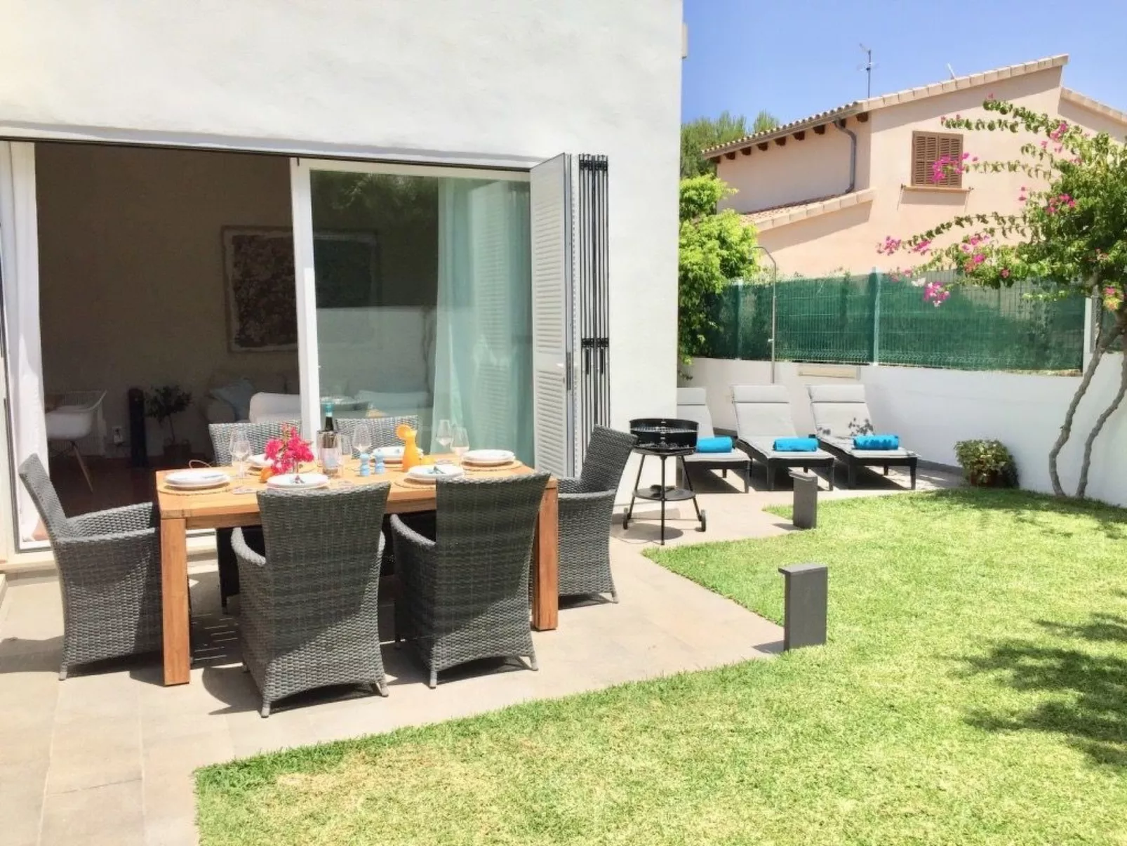 Strandvilla Beach and Ocean in Son Serra De Mari - Buiten