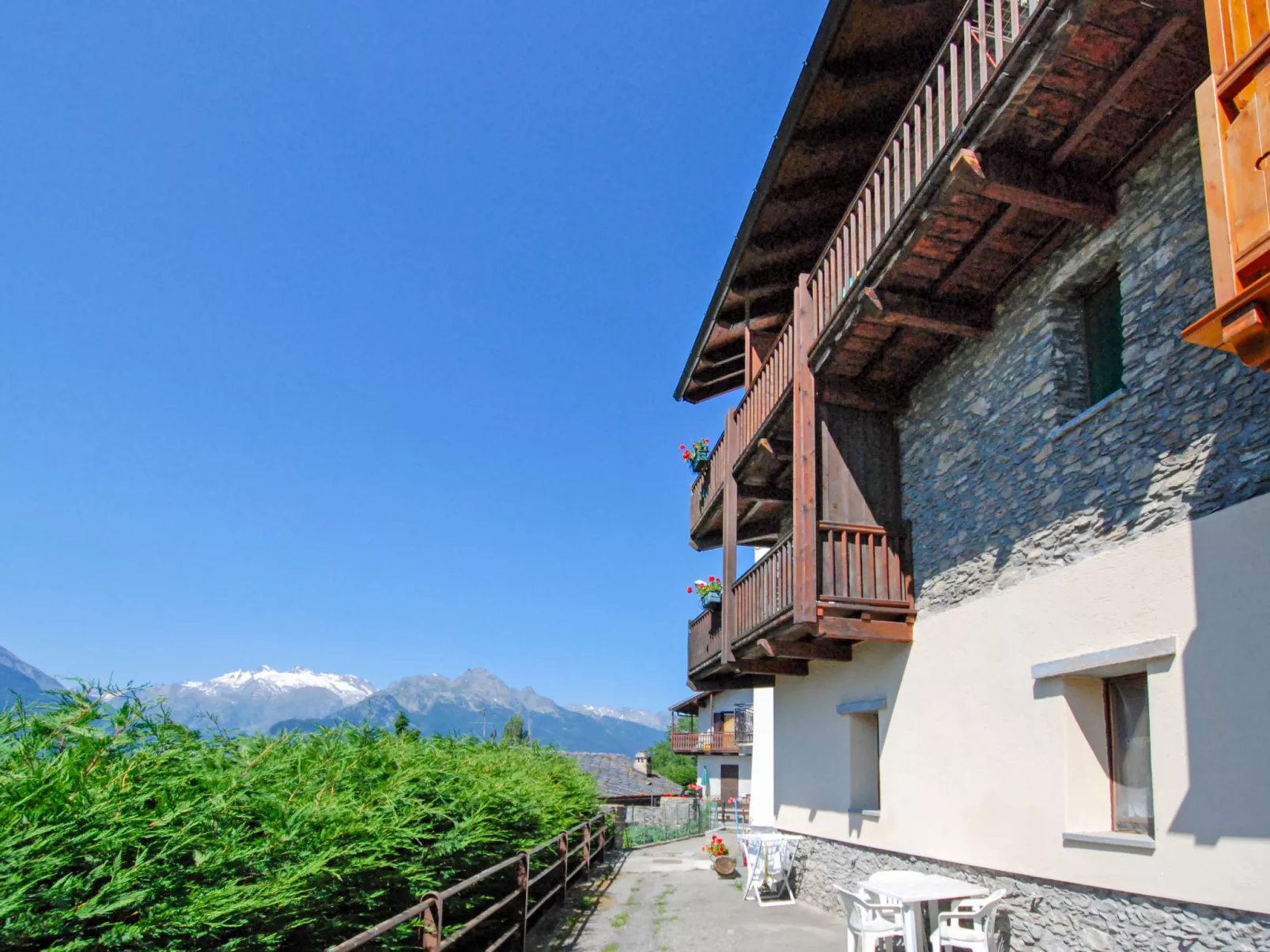 Grand Sarriod - Buiten