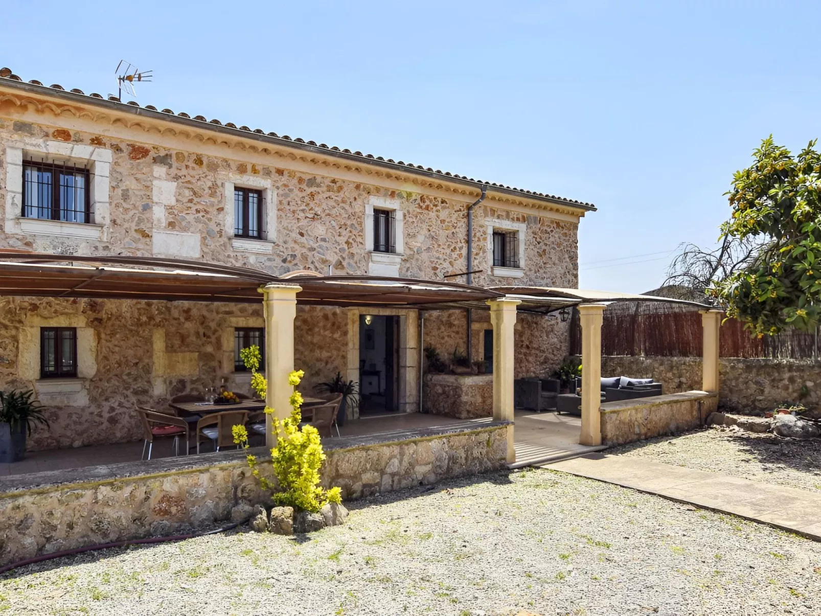 Restauriertes Landhaus in Búger - Buiten