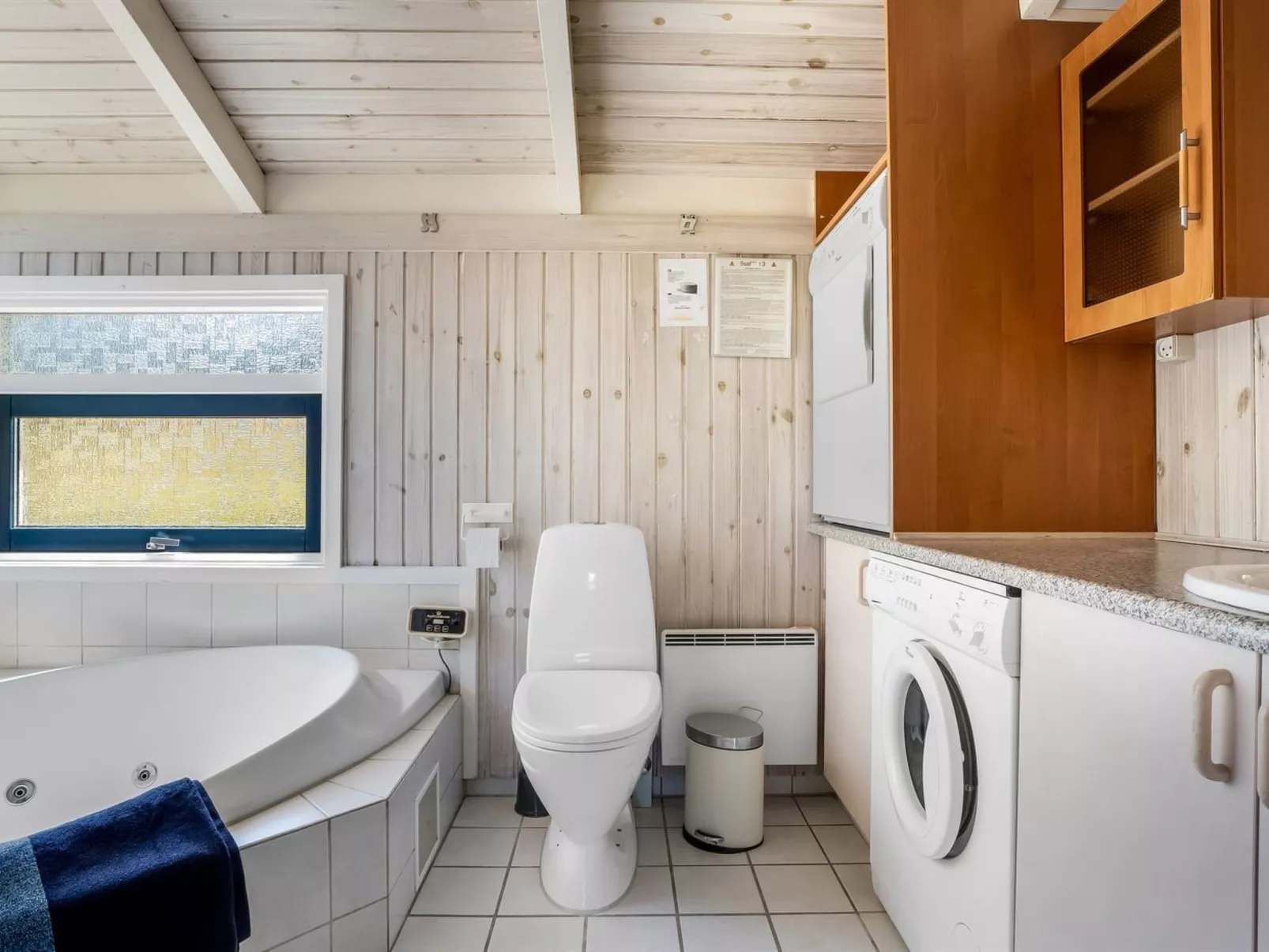 "Erle" - 990m from the sea - Binnen