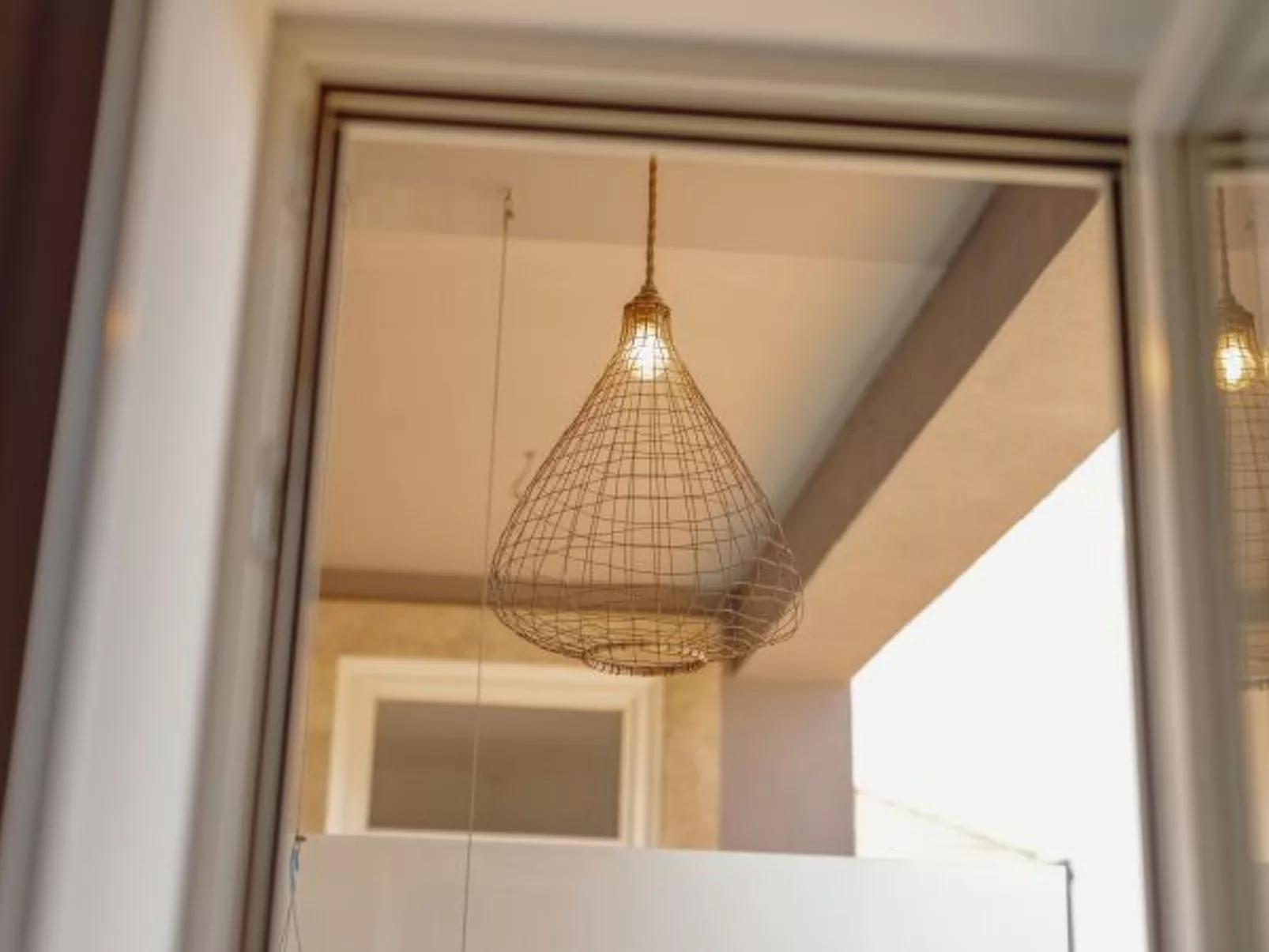 DOWNTOWN MODERN STUDIO with TERRACE by VACATIONY - Binnen