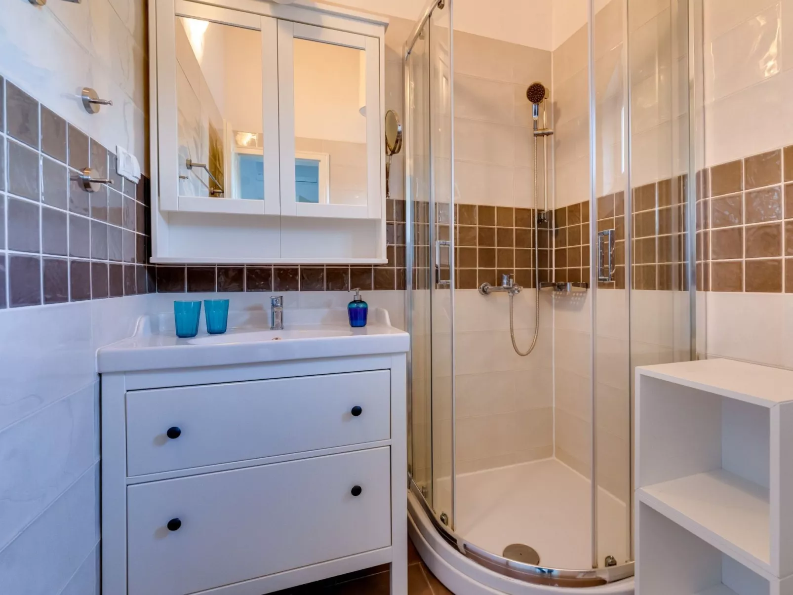 Eine luxuriöse Villa "Maslina" mit Pool und Grill - Binnen