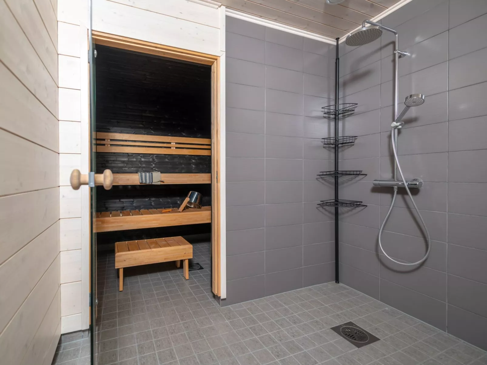 Sjöboda hill - Binnen