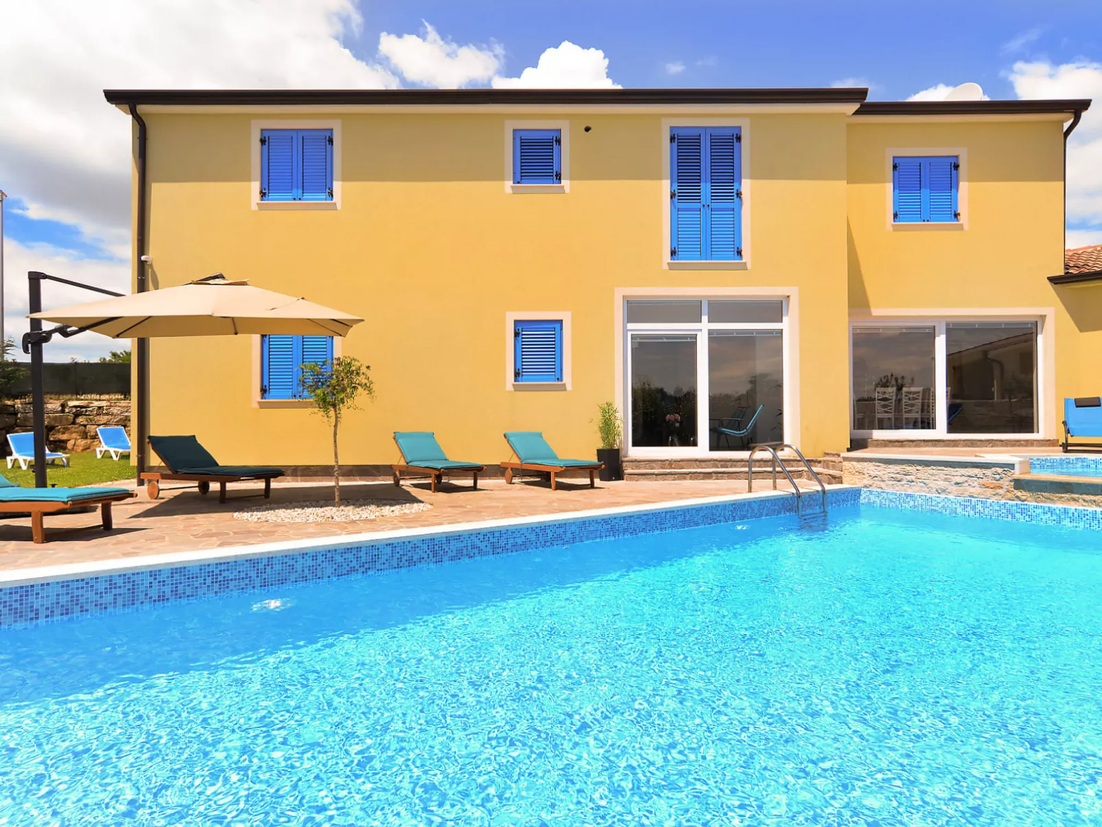 Villa 1519 - Image-tags.info