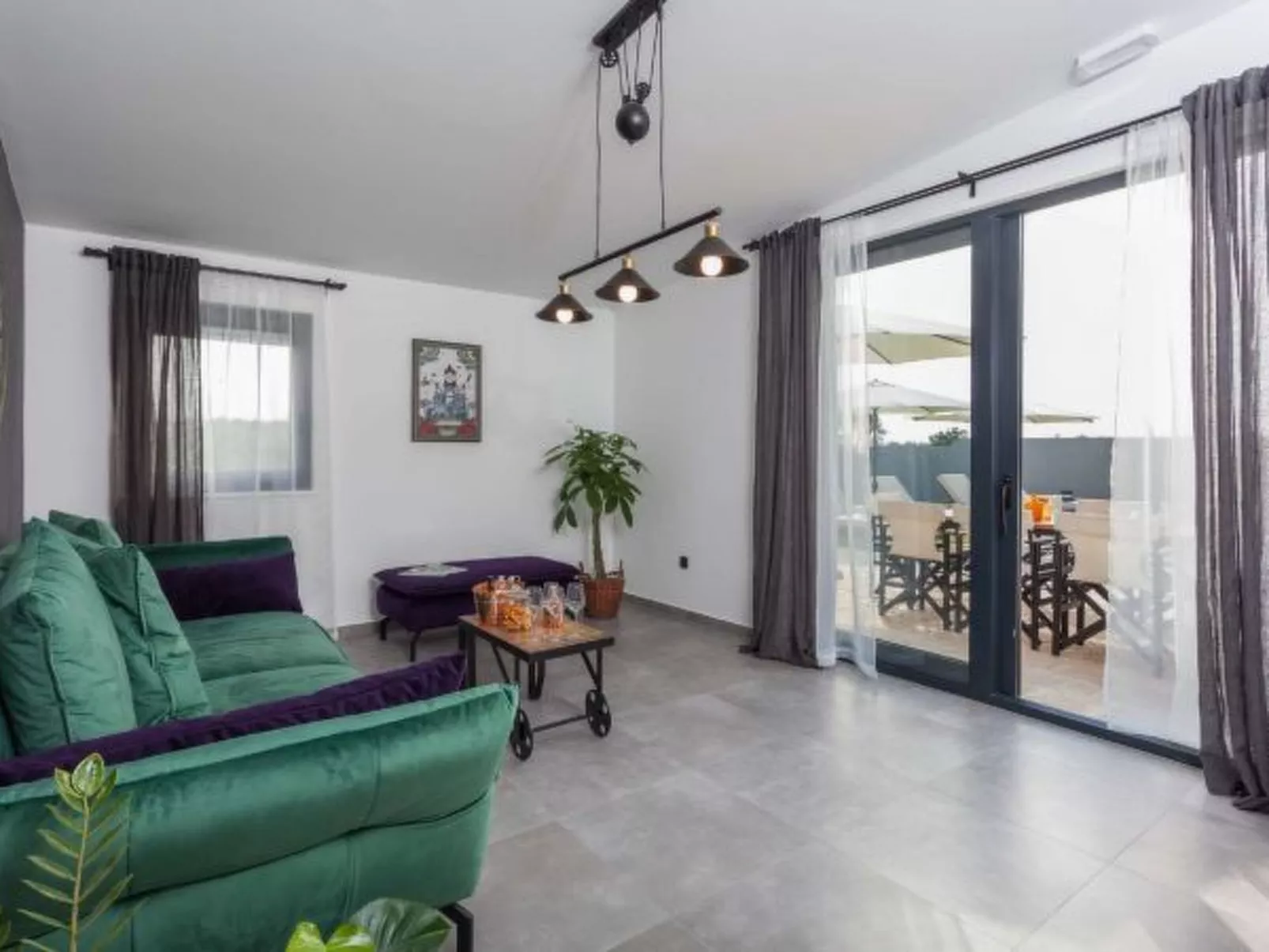 Villa Royal with heated pool - Image-tags.info