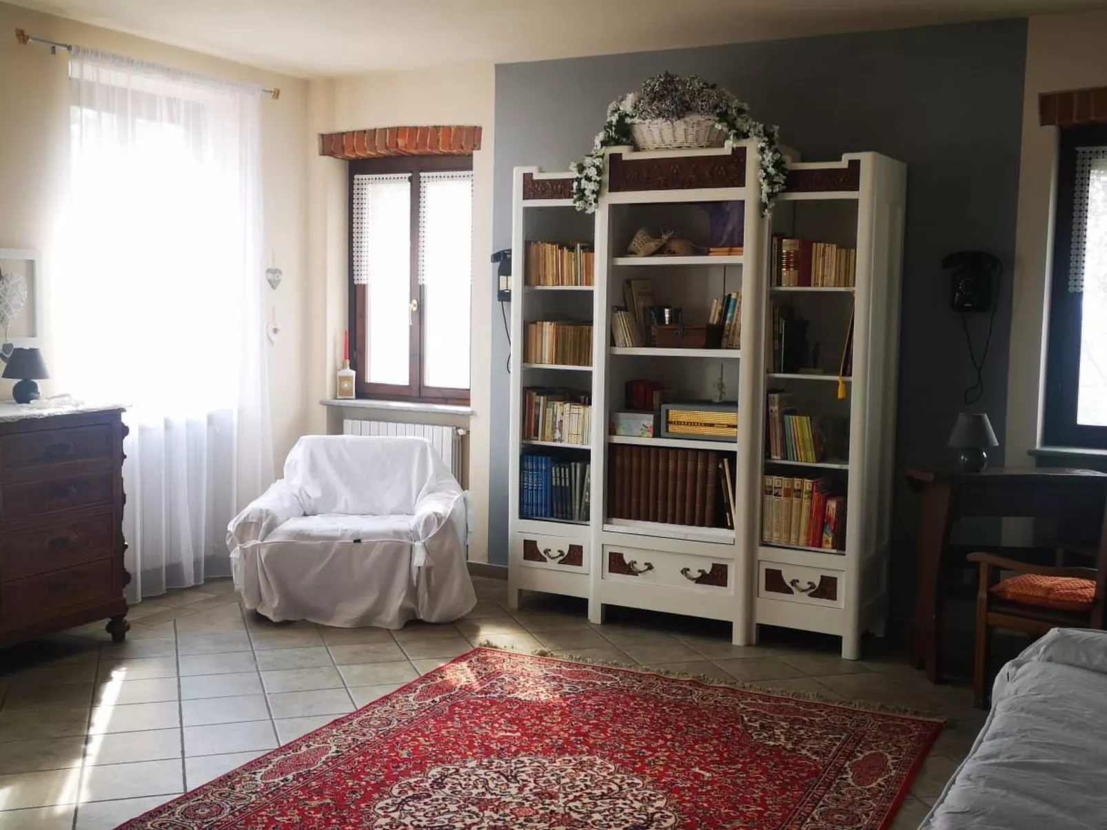 In Azzano D'asti mit Kleiner Terrasse - Image-tags.info