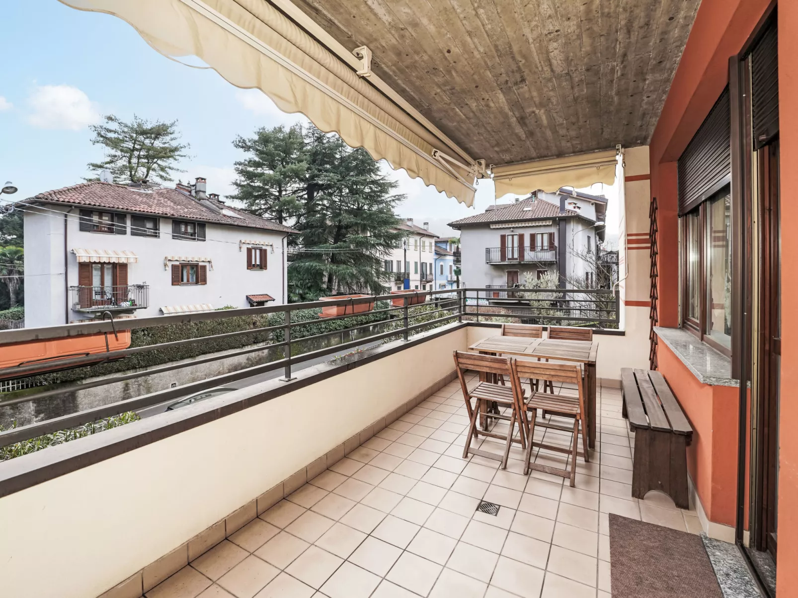 Grandmother's house - Buiten