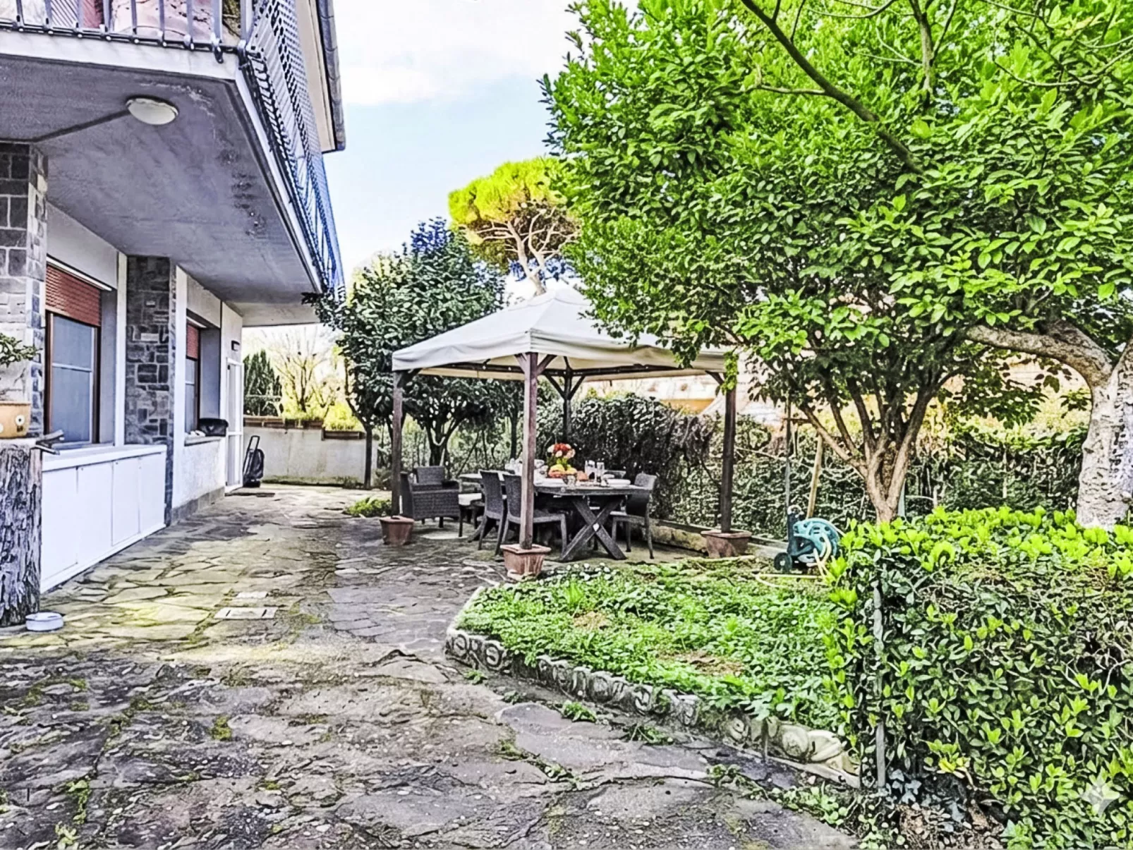 Atelier Vella - Buiten