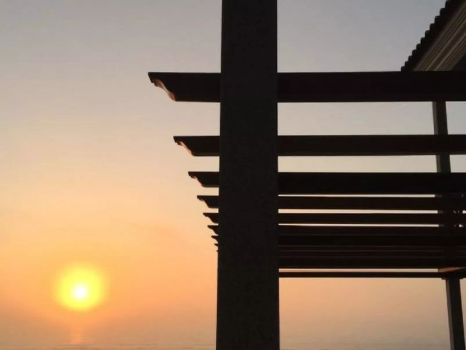 SUNSET HOUSE WITH SEAVIEW & TERRACE by VACATIONY - Buiten