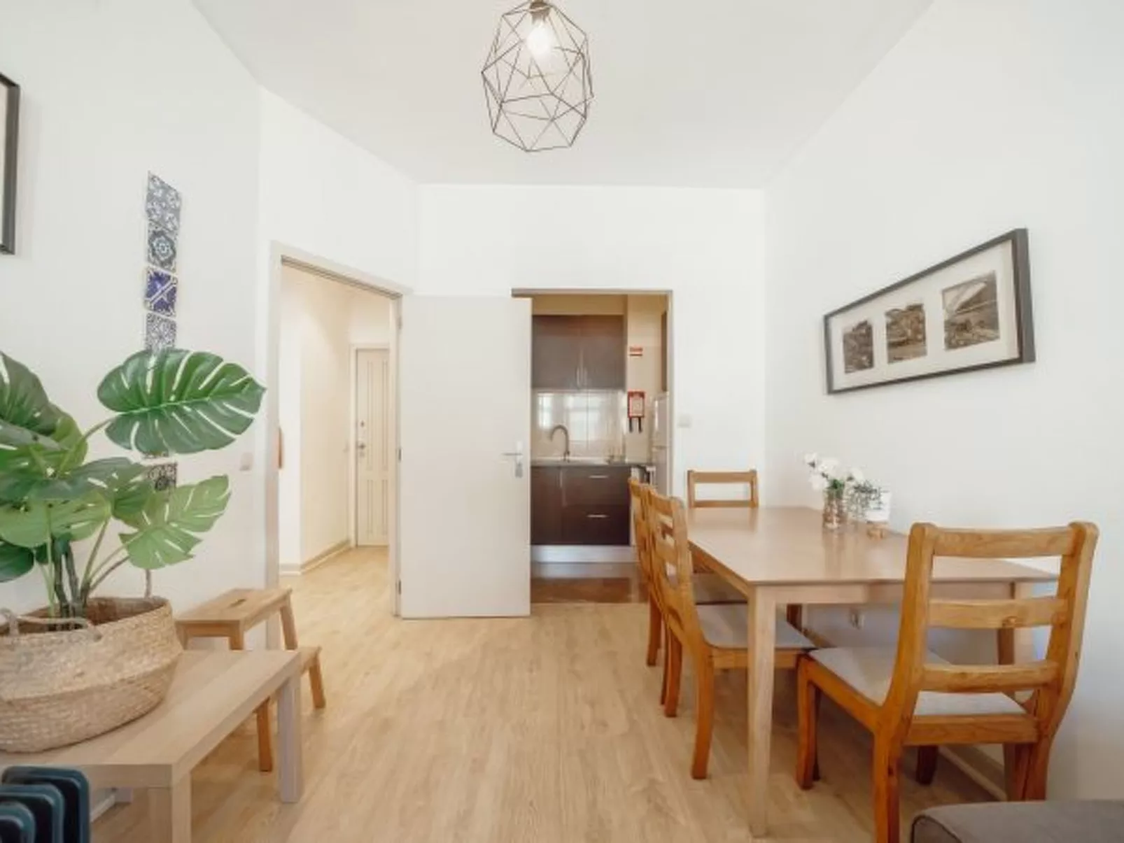 ALEGRIA CITY CENTER with ELEVATOR by VACATIONY - Binnen