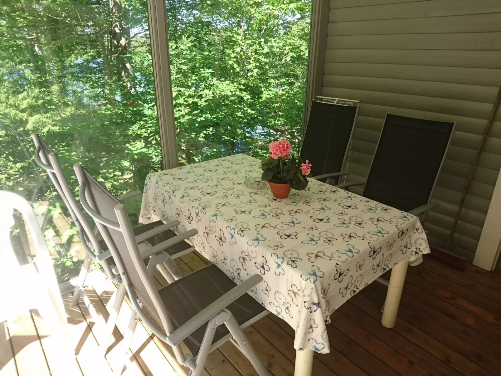 Cottage mit Whirlpool - Buiten