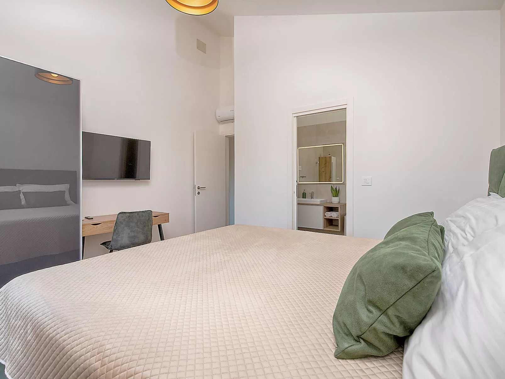 House 2406 - Image-tags.info